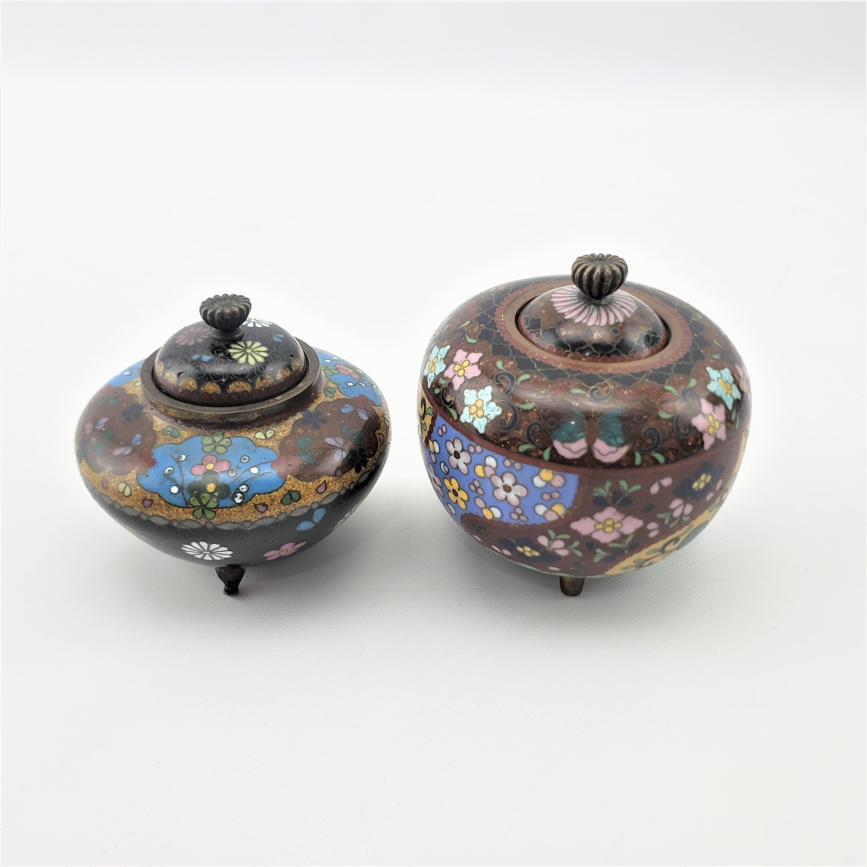 Pair of Antique Japanese Cloisonne Covered Jars with Floral Motif Decoration In Good Condition For Sale In Hamilton, Ontario