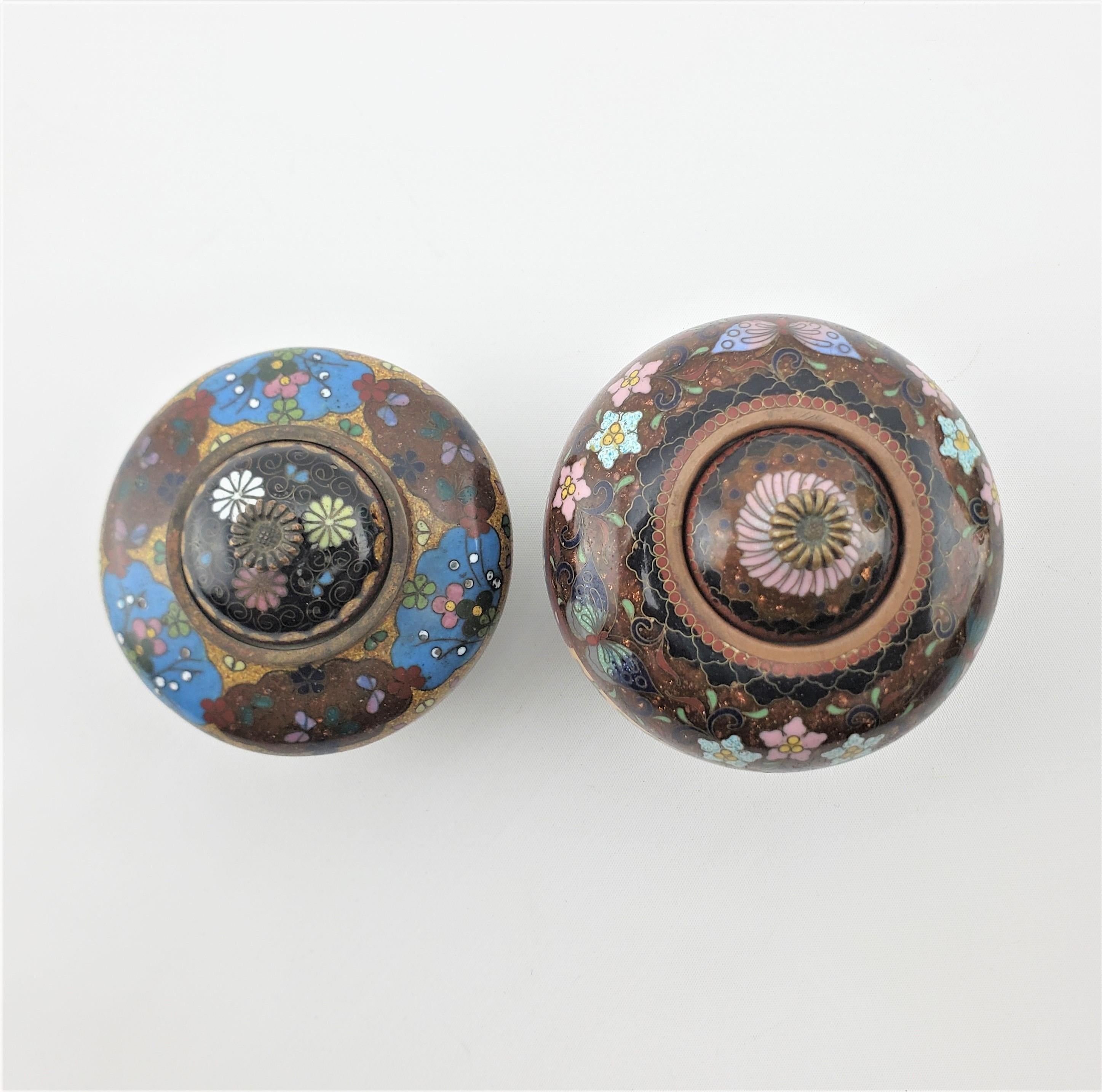 Metal Pair of Antique Japanese Cloisonne Covered Jars with Floral Motif Decoration For Sale