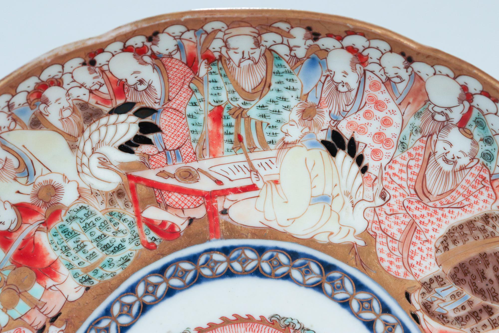 20th Century Pair of Antique Japanese Gilt Imari Porcelain 1000 Faces Variant Pattern Plates