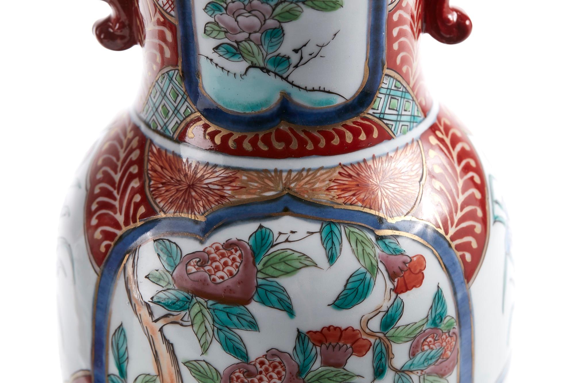 Pair of Antique Japanese Hand Painted Imari Vases In Excellent Condition In Suffolk, GB