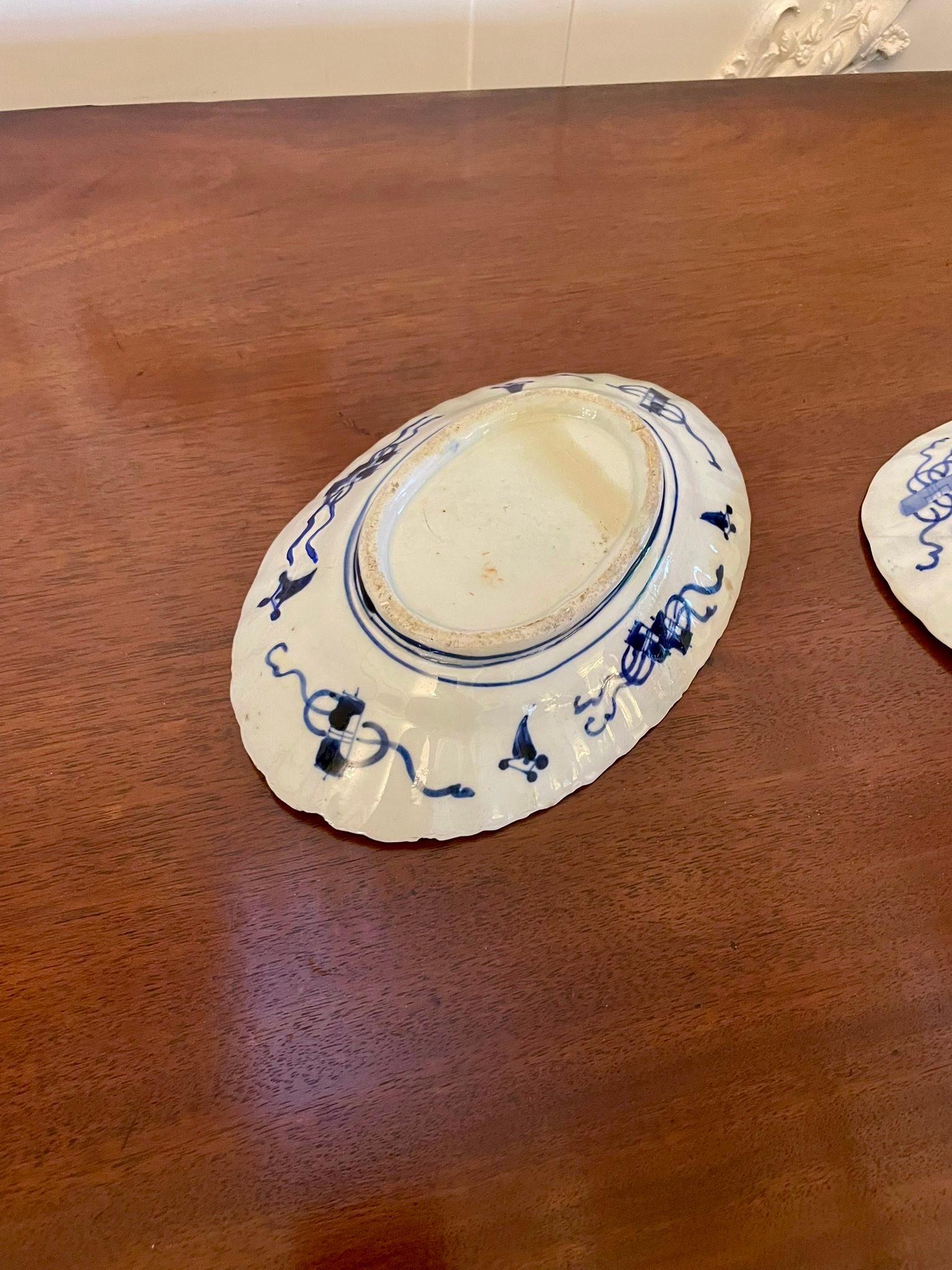Pareja de Platos Antiguos Japoneses de Imari Porcelain en Bueno estado para la venta en Suffolk, GB