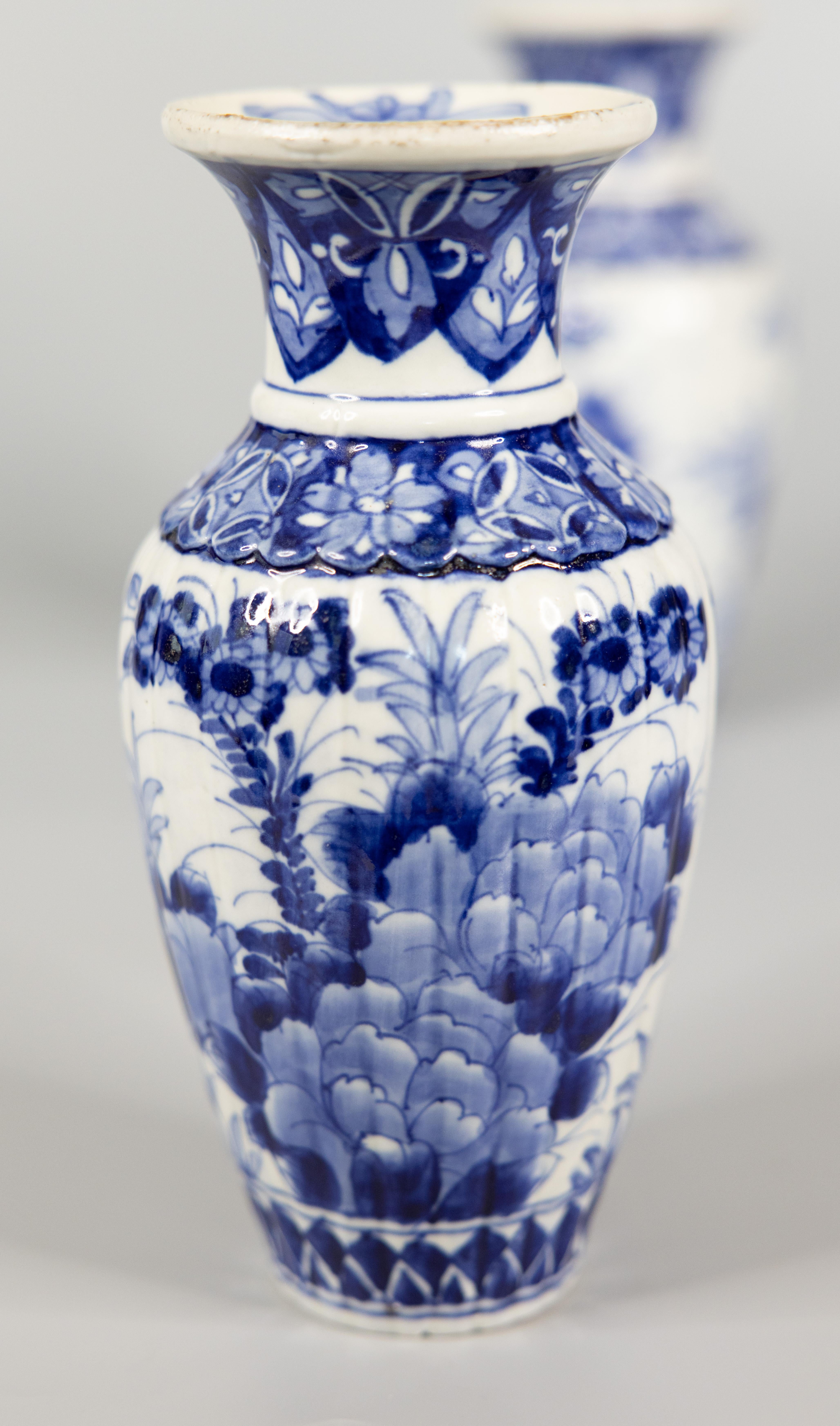 Pair of Antique Japanese Imari Ribbed Blue & White Vases In Good Condition In Pearland, TX