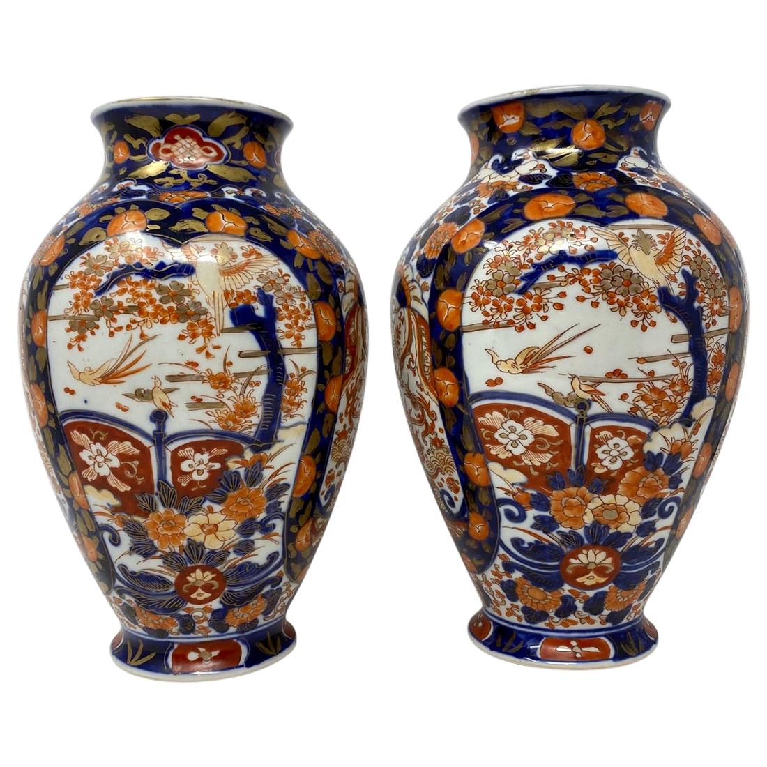 Paire de vases japonais anciens Imari, vers 1860-1870