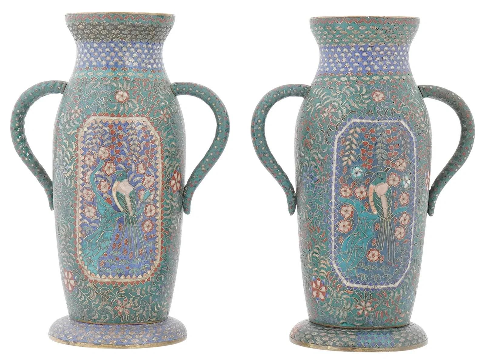 Japonais Paire de vases anciens en émail cloisonné japonais Meiji en vente