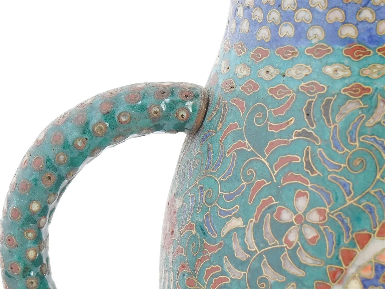 Paire de vases anciens en émail cloisonné japonais Meiji en vente 2