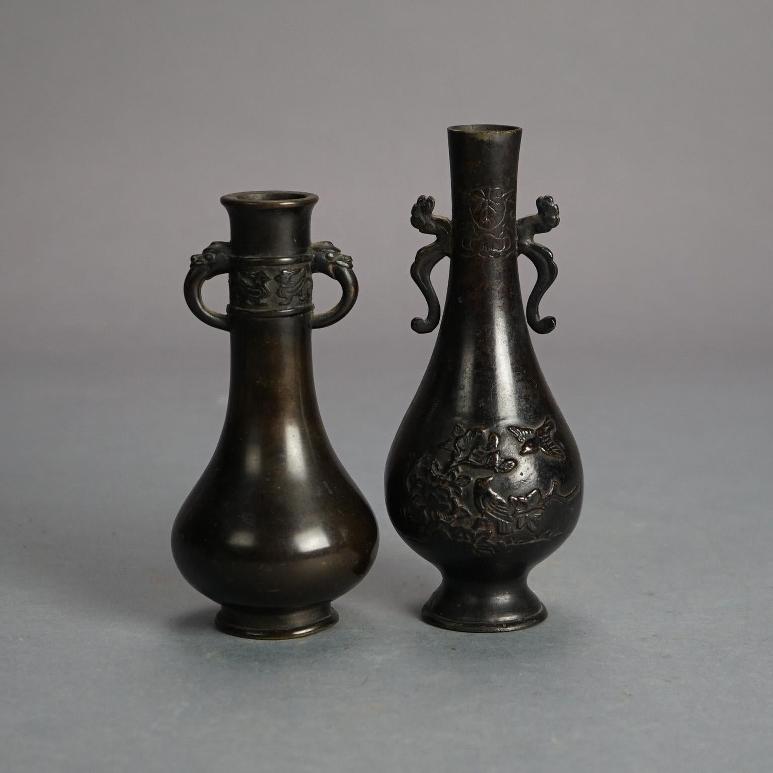 Paar antike japanische Meiji-Vasen aus Bronzeguss mit doppeltem Henkel, um 1920

Maße - 6,5 