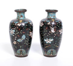 Pareja de Antiguos Jarrones Japoneses de Cloisonné del Periodo Meiji, C.1870