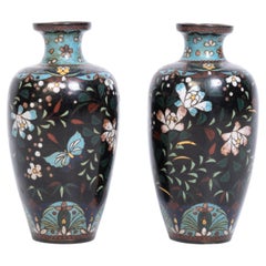 Pareja de Antiguos Jarrones Japoneses de Cloisonné del Periodo Meiji, C.1870
