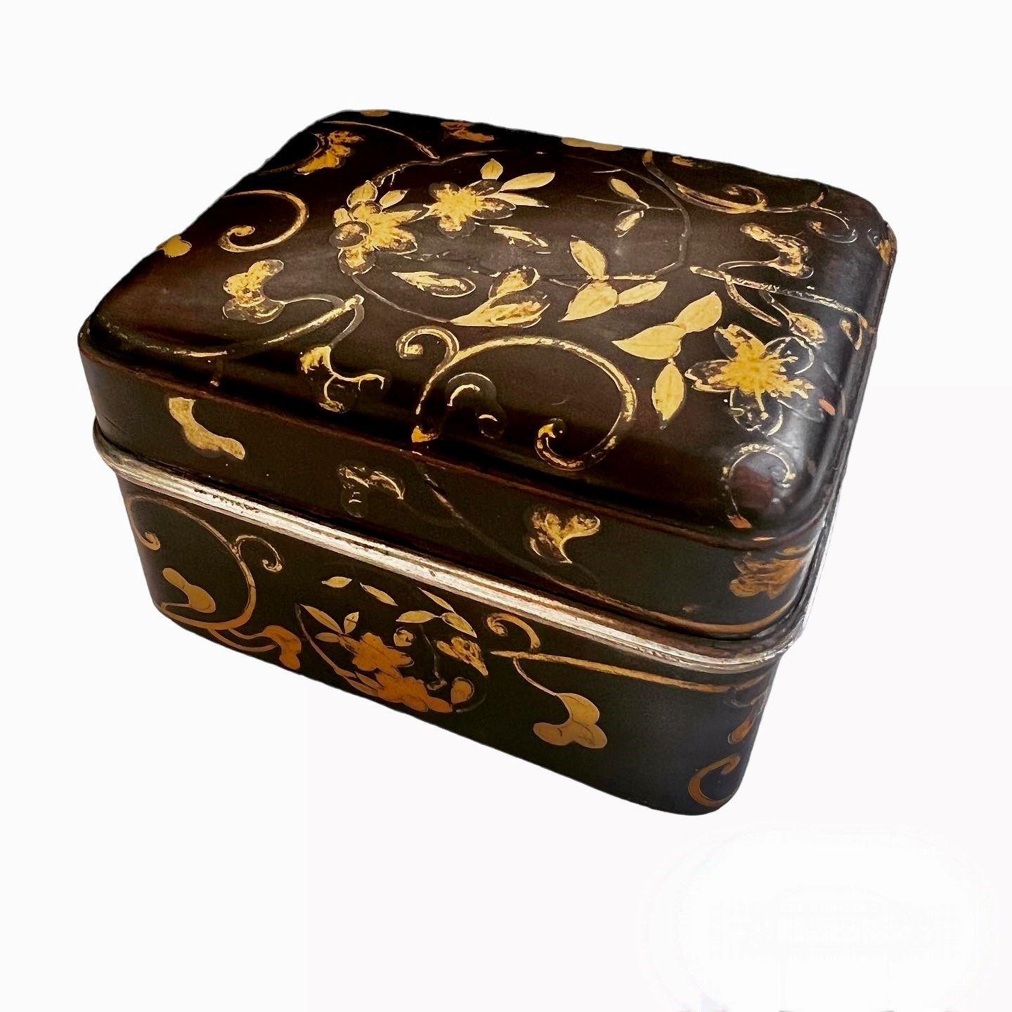 Pair Of Antique Japanese Meiji Period Kobako Boxes 1