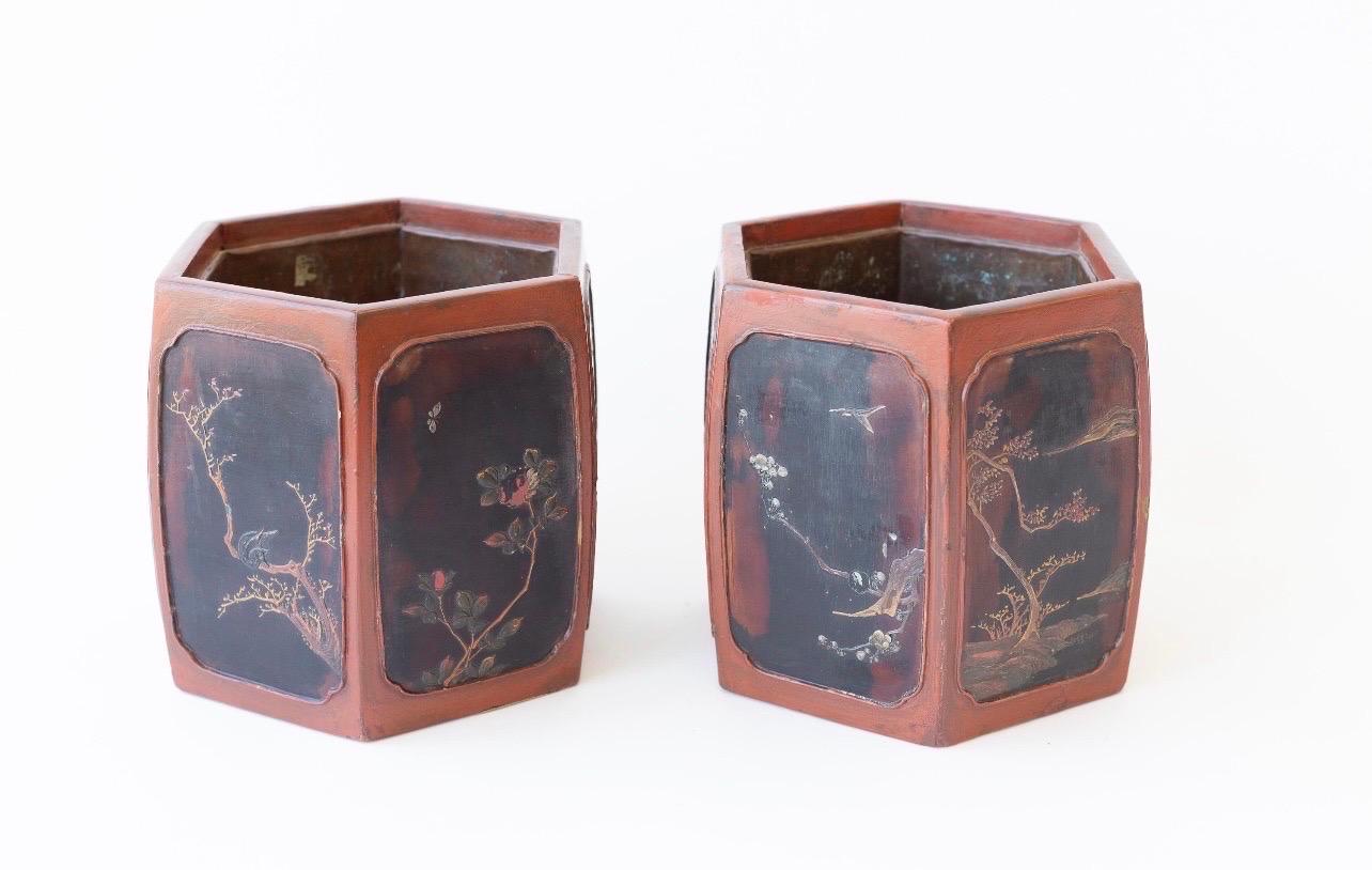 Pair of antique Japanese Meiji Period Lacquer Hibachi with Intricate Inlay In Good Condition For Sale In New York, NY