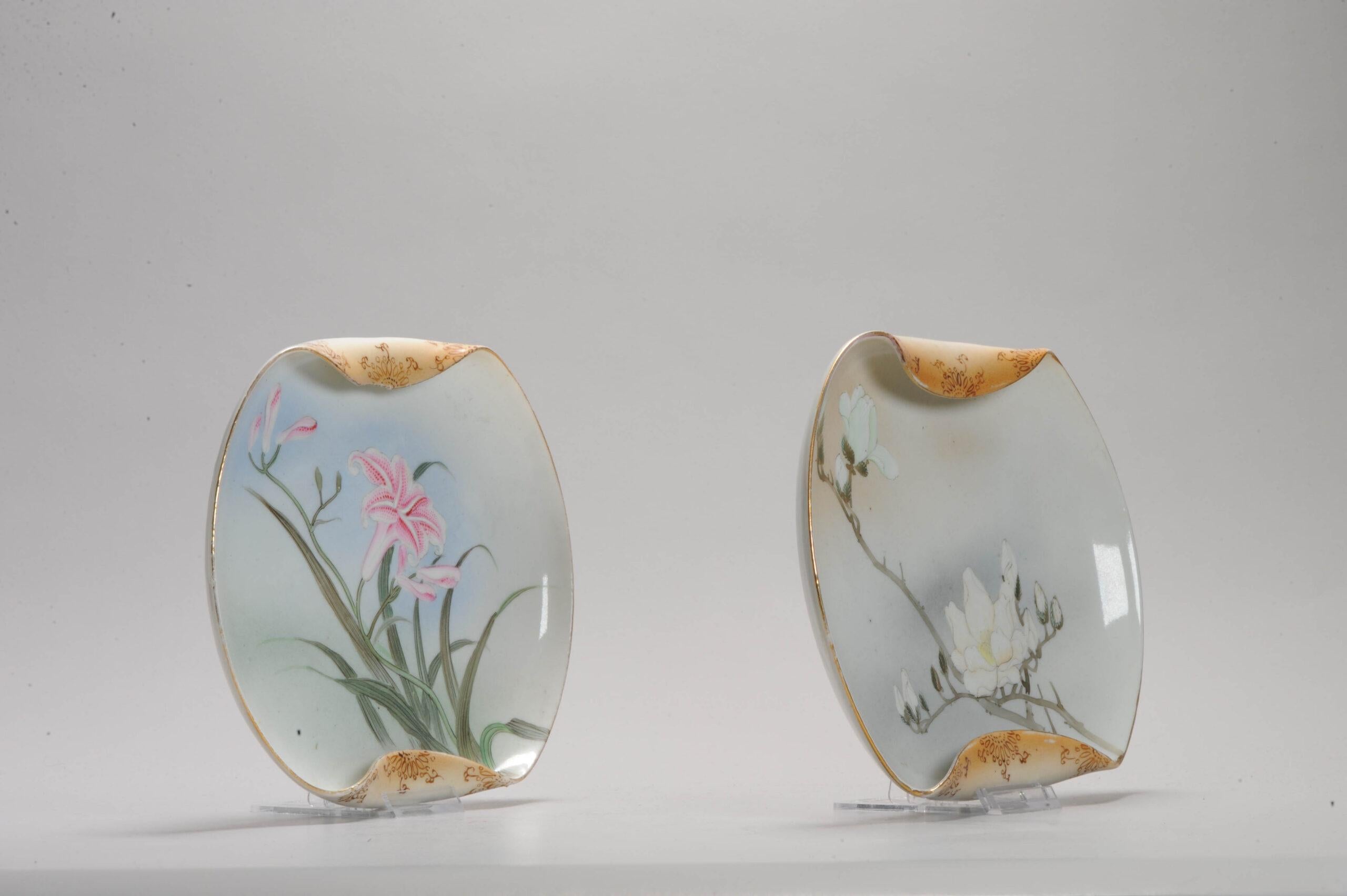 Ti presentiamo questa coppia di piatti Kutani di forma insolita e splendidamente dipinti del periodo Meiji, risalenti al XIX secolo.

Entrambi contrassegnati alla base.

Informazioni aggiuntive:
Materiale: Porcellana e ceramica
Regione di origine: