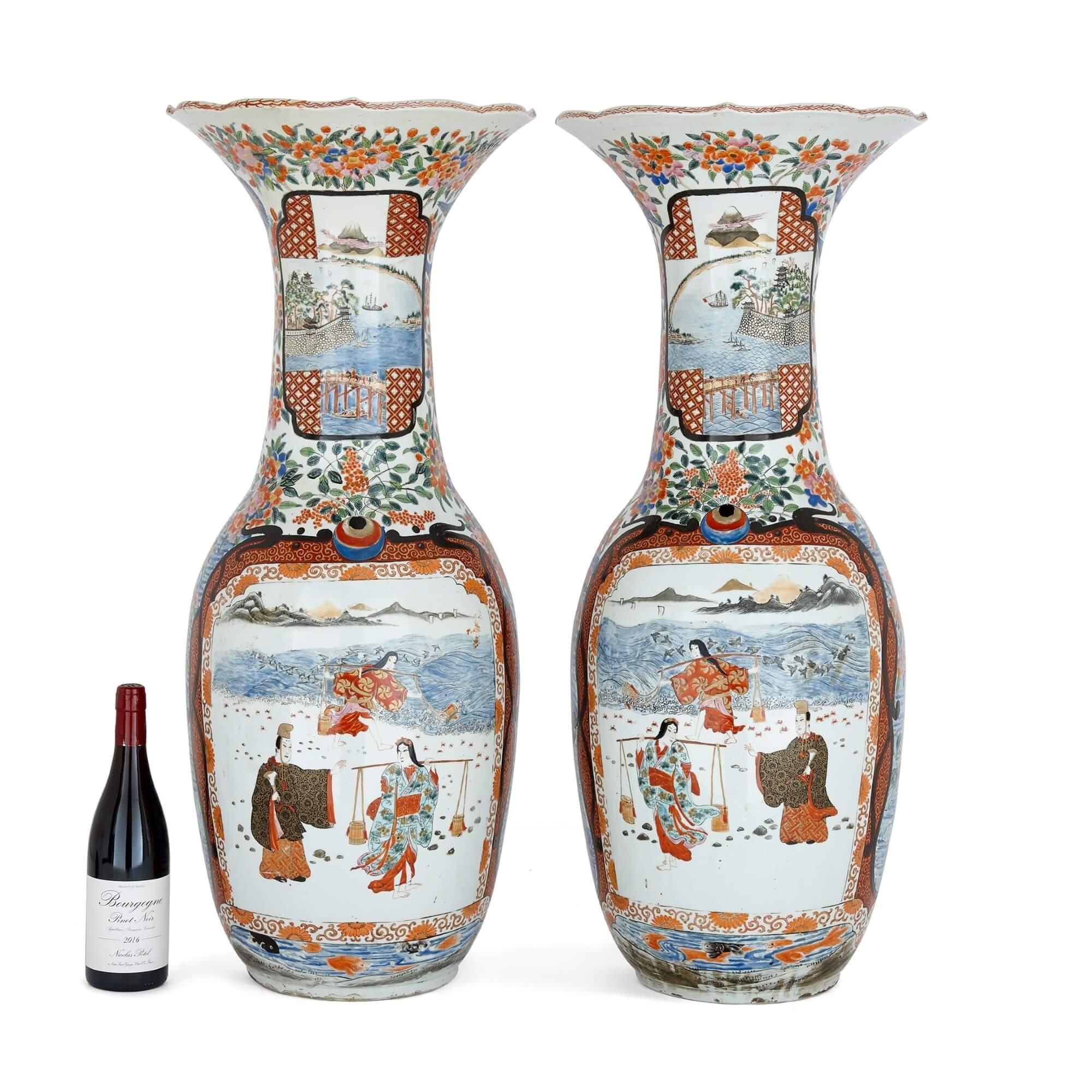 Pair of antique Japanese porcelain vases For Sale 3