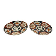 Pareja de Platos Imari Antiguos de Calidad Japonesa