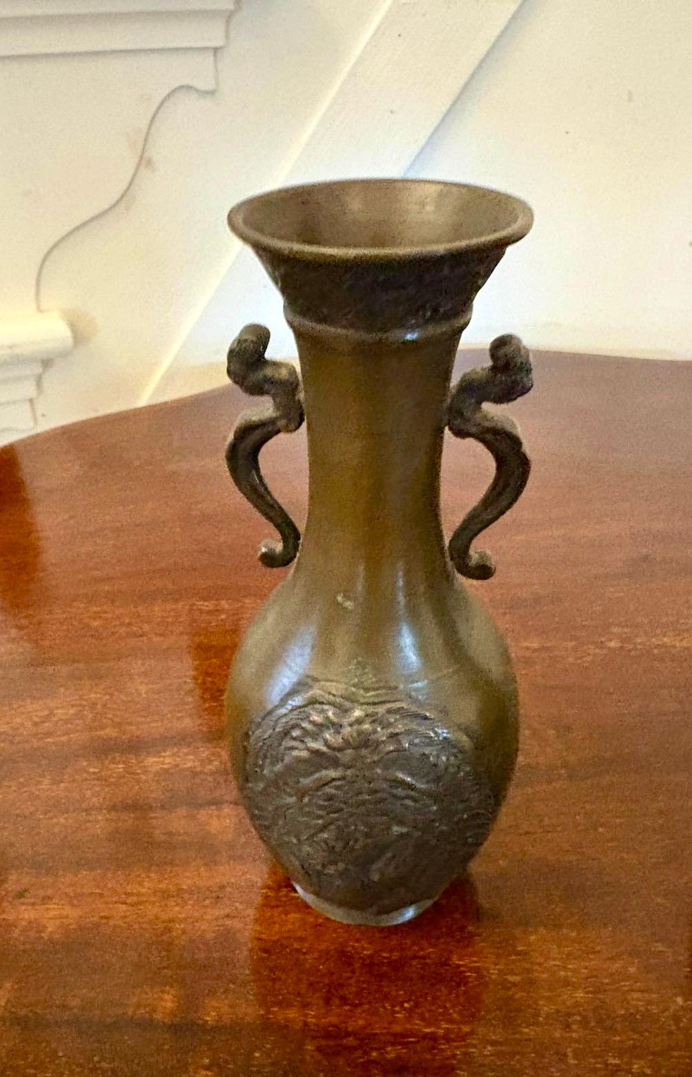 Coppia di vasi antichi in bronzo Meiji di qualità giapponese In condizioni buone in vendita a Suffolk, GB