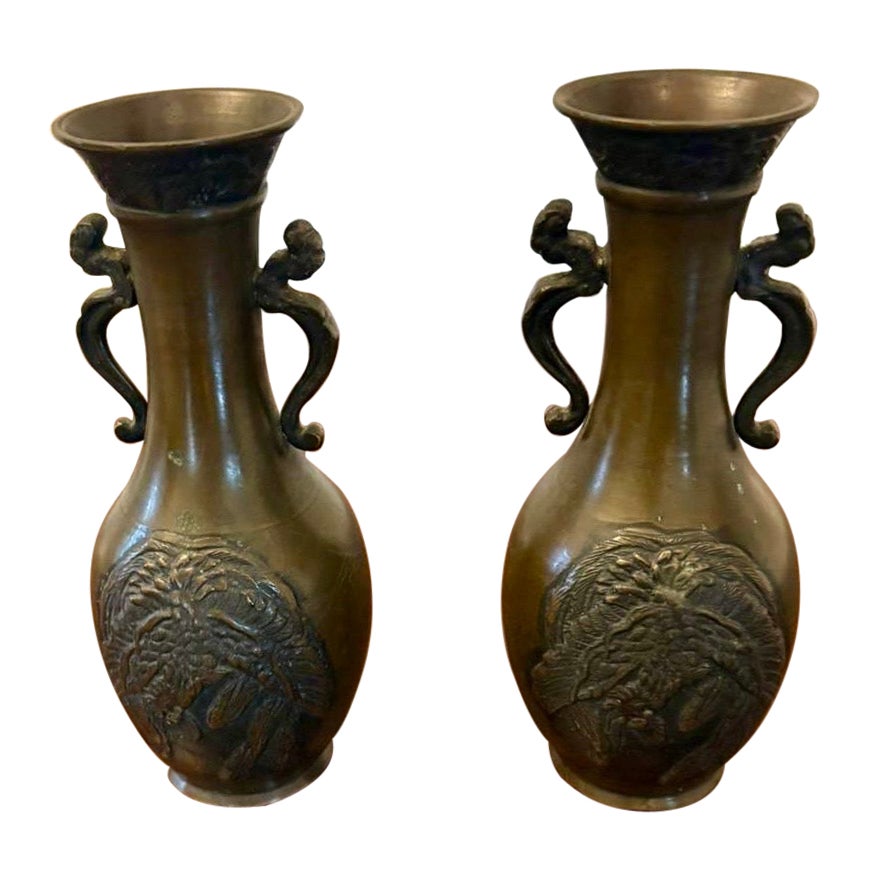 Coppia di vasi antichi in bronzo Meiji di qualità giapponese in vendita