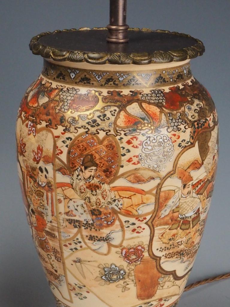 Paire de lampes de table anciennes en porcelaine de Satsuma - Peinture à la main de la période Meiji en vente 4