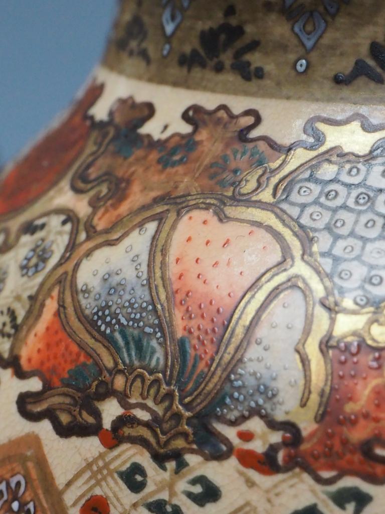Paire de lampes de table anciennes en porcelaine de Satsuma - Peinture à la main de la période Meiji en vente 13