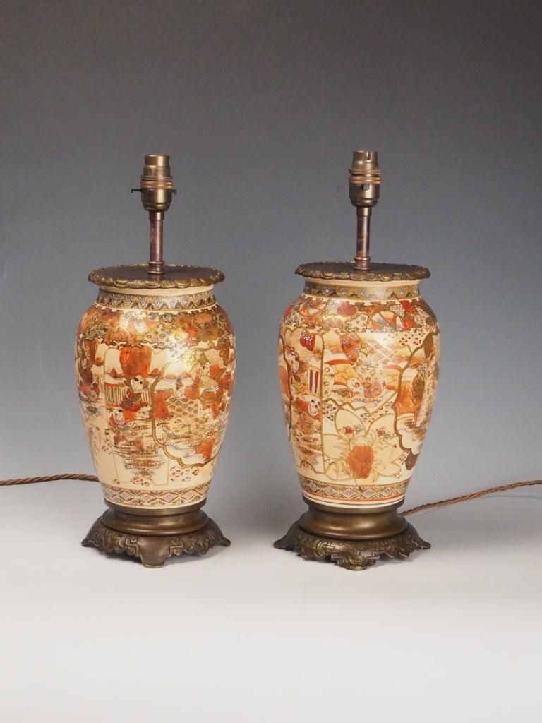 XIXe siècle Paire de lampes de table anciennes en porcelaine de Satsuma - Peinture à la main de la période Meiji en vente
