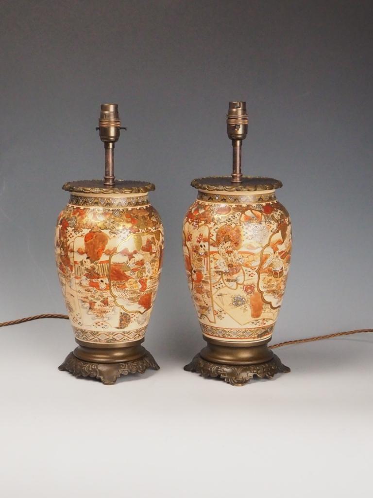 Paire de lampes de table anciennes en porcelaine de Satsuma - Peinture à la main de la période Meiji en vente 2