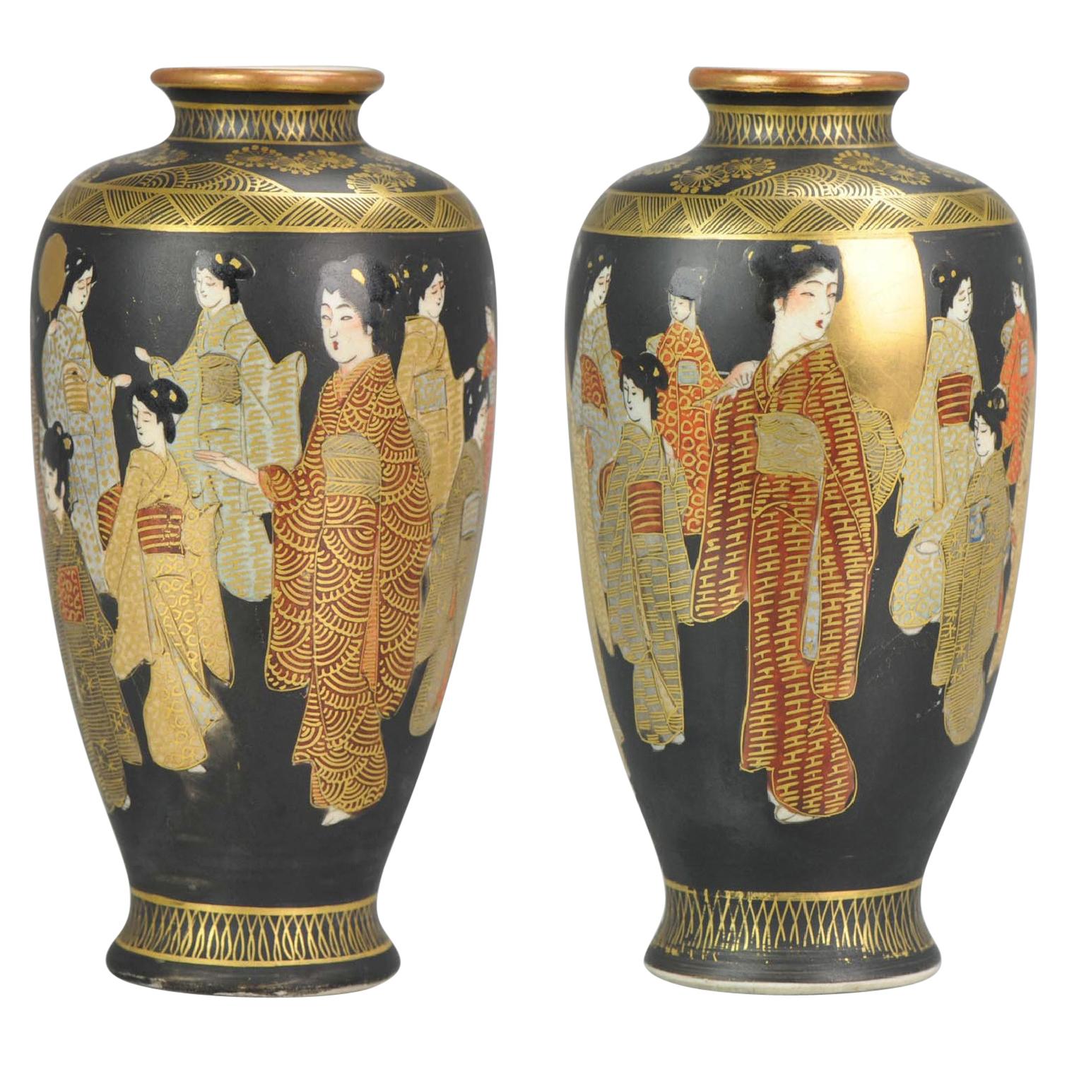 Jolie paire de vases japonais anciens Satsuma de Satsuma Ware pour femmes