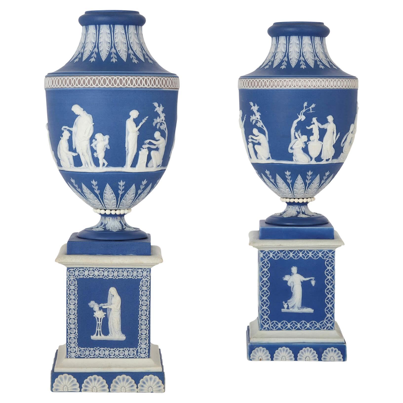 Paar antike Jaspisvasen von Adams Pottery, um 1780 im Angebot