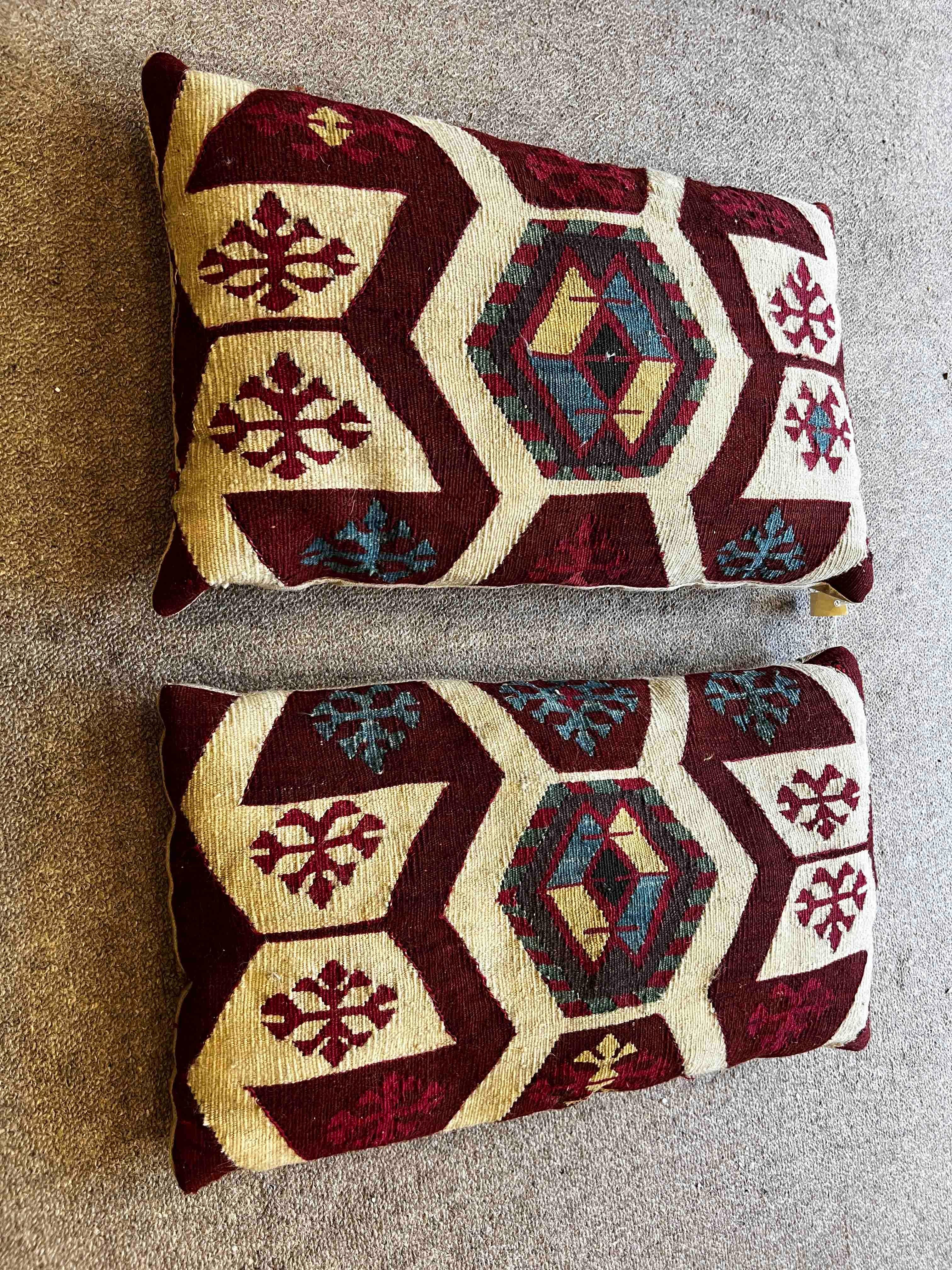 Turkish Pair of Antique Kilim Cushions Handmade Around 1940 - N° 305 For Sale