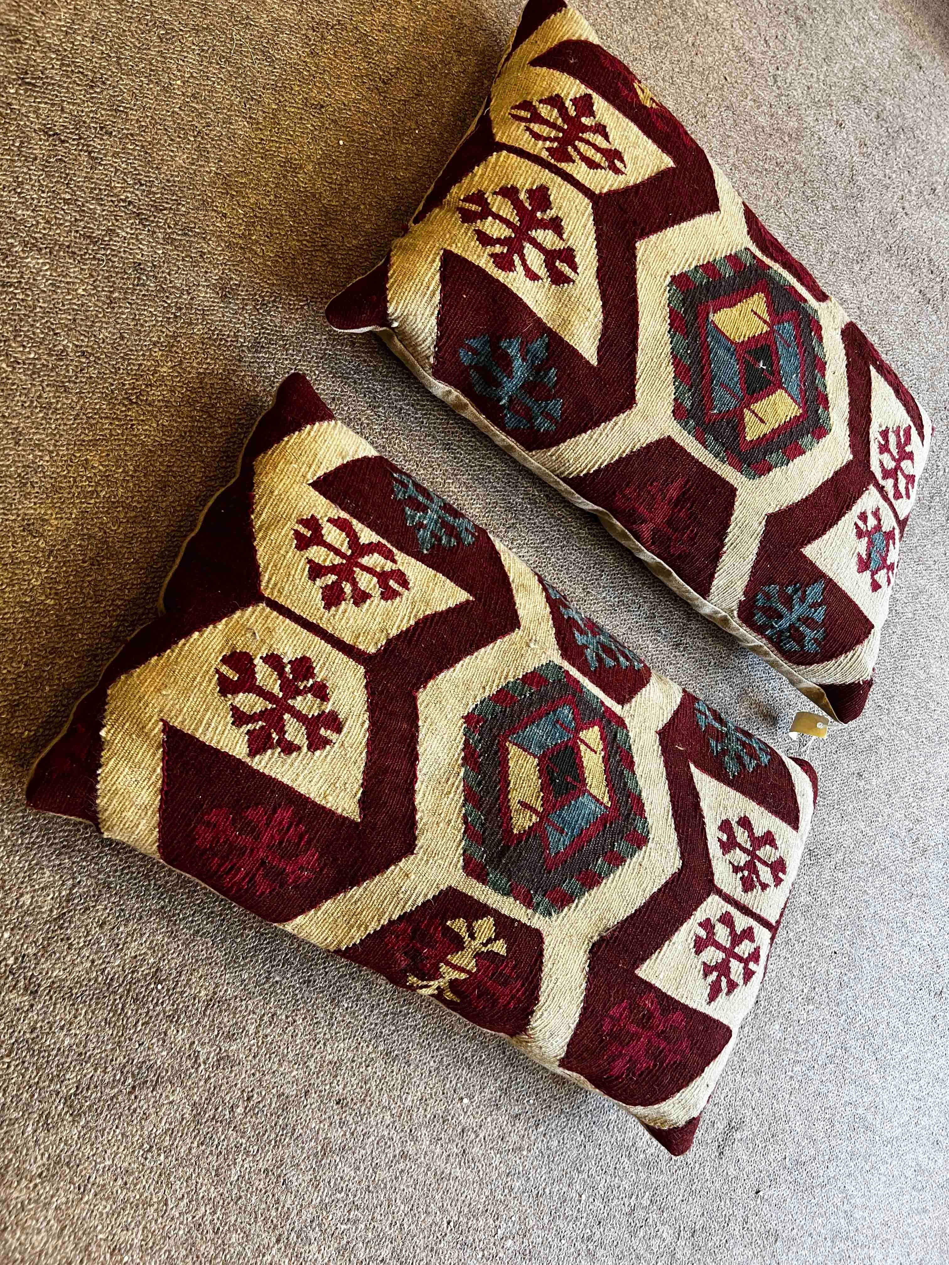 Hand-Woven Pair of Antique Kilim Cushions Handmade Around 1940 - N° 305 For Sale