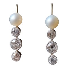 Une paire de  Perle ancienne de la fin du 19ème siècle et  Boucles d'oreilles pendantes en diamant