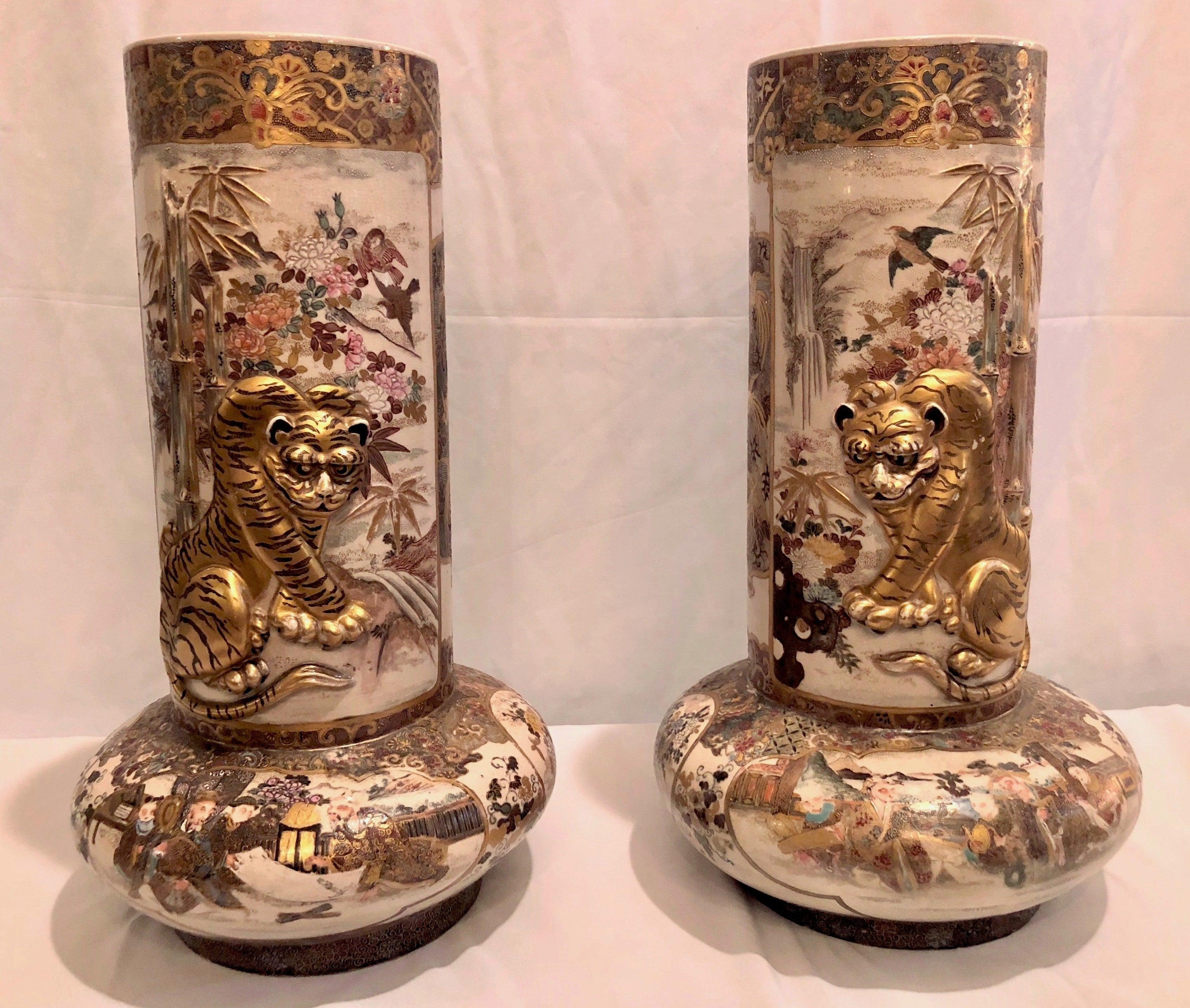 Pair of Antique Late 19th Century Satsuma Porcelain Urns In Good Condition In New Orleans, LA