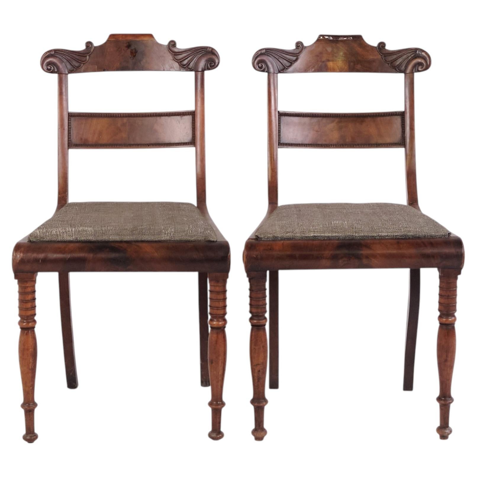 Ein Paar antike Salonstühle aus Mahagoni im Stil des Spät-Empire aus den 1840er Jahren im Angebot