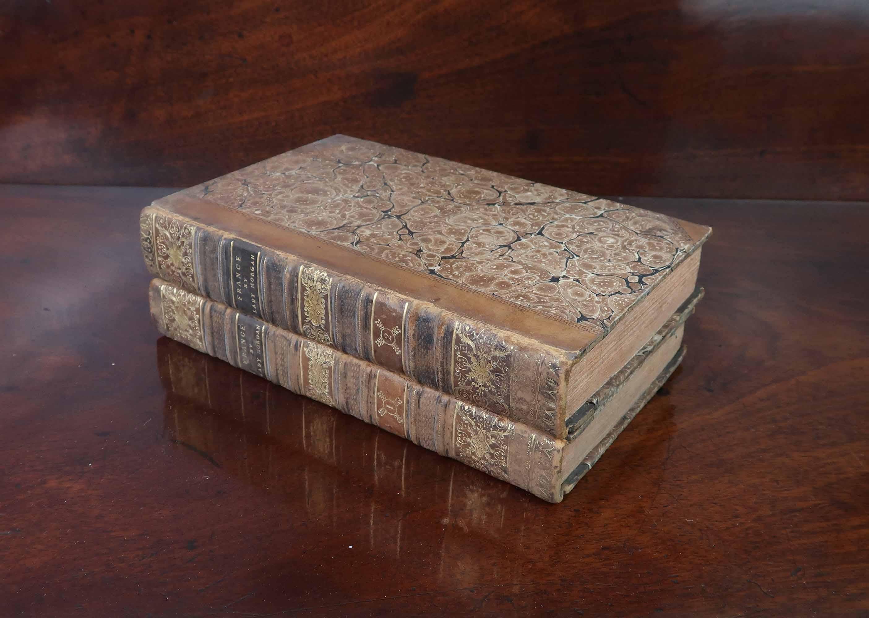 Paire de livres anciens

Parfait sur une table basse

Cuir d'une belle couleur avec marqueterie dorée 

Bon état

La mesure ci-dessous concerne les 2 livres.

Livraison gratuite au Royaume-Uni

