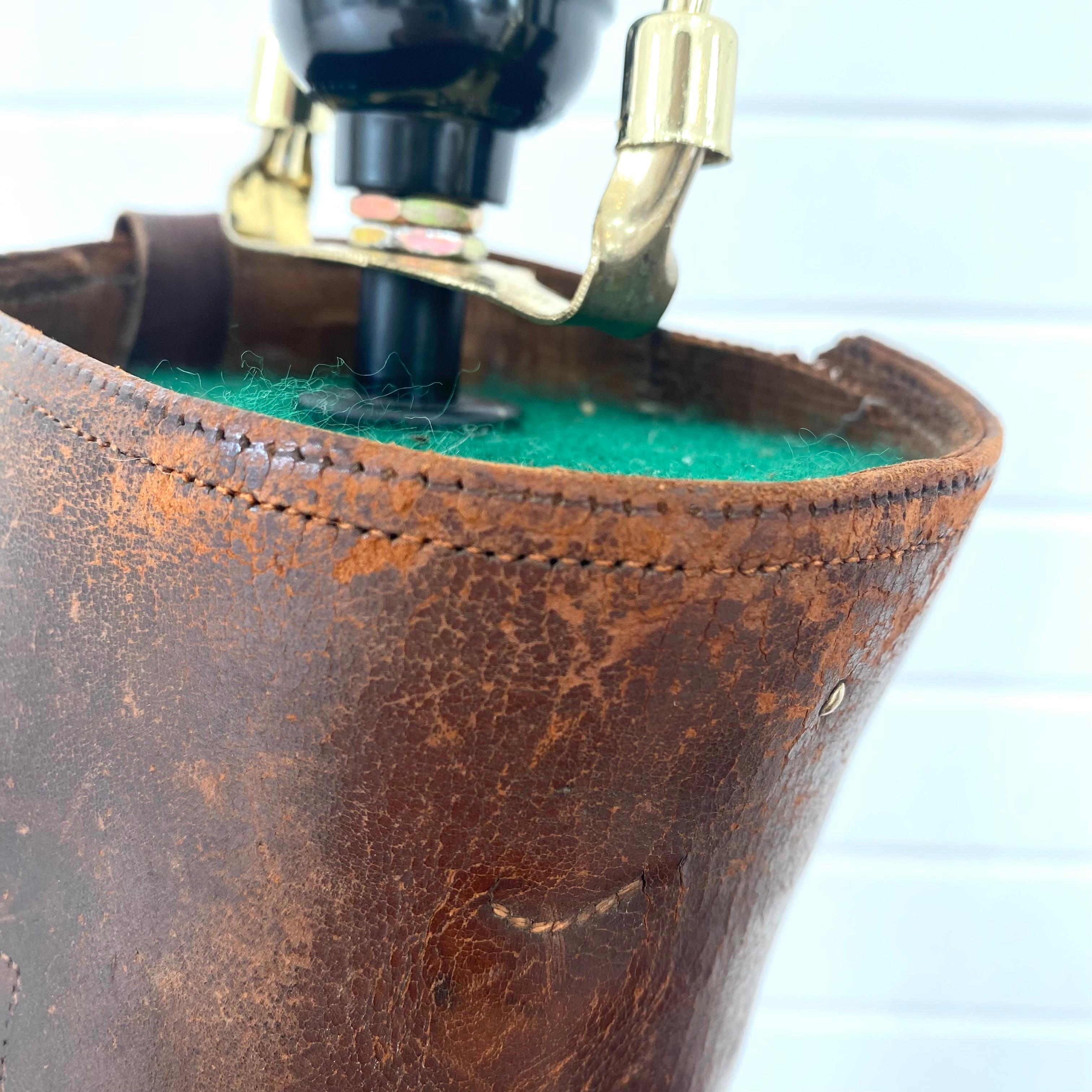 Paire de lampes anciennes en cuir pour bottes d'équitation, 1950s USA en vente 5