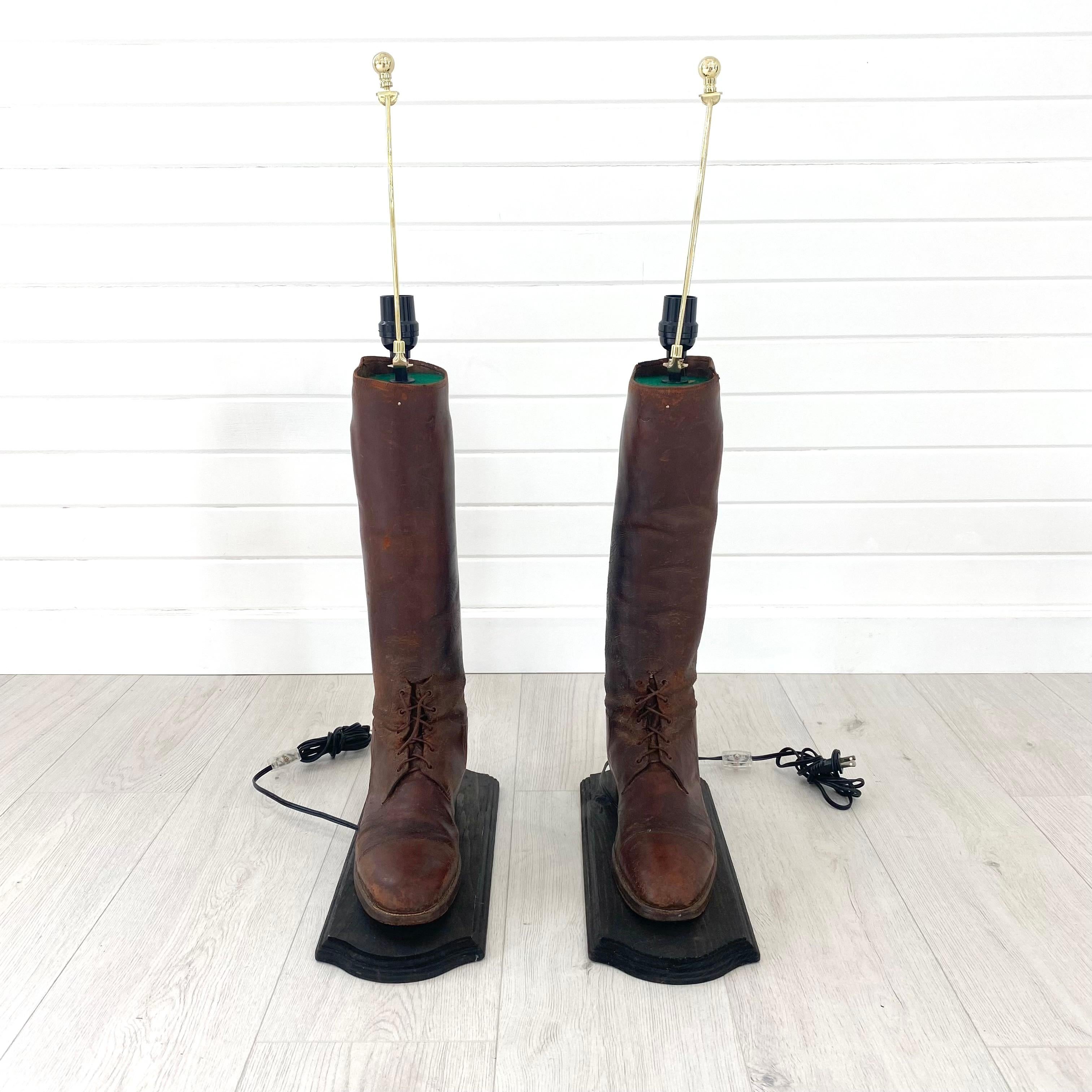 Milieu du XXe siècle Paire de lampes anciennes en cuir pour bottes d'équitation, 1950s USA en vente