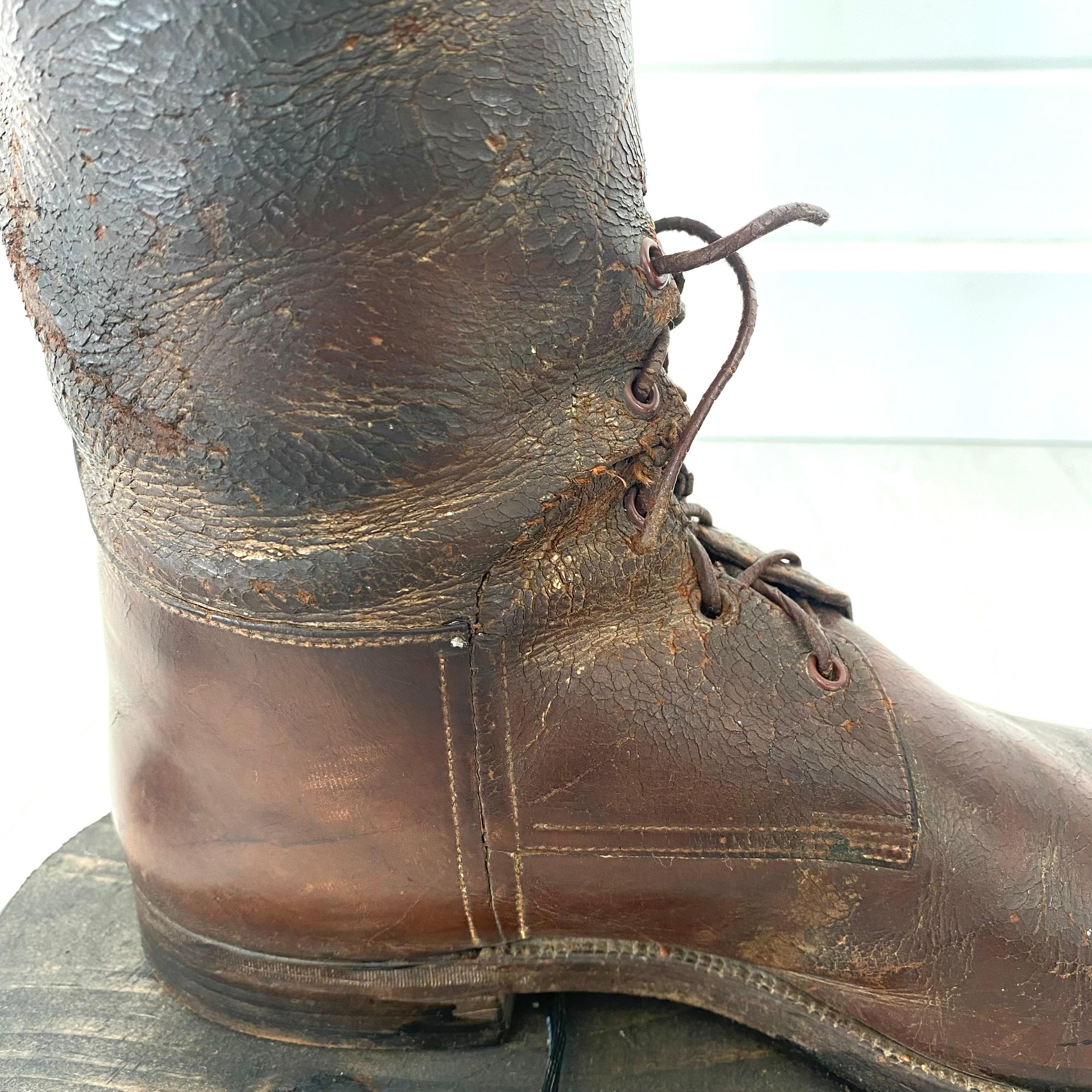 Paire de lampes anciennes en cuir pour bottes d'équitation, 1950s USA en vente 2