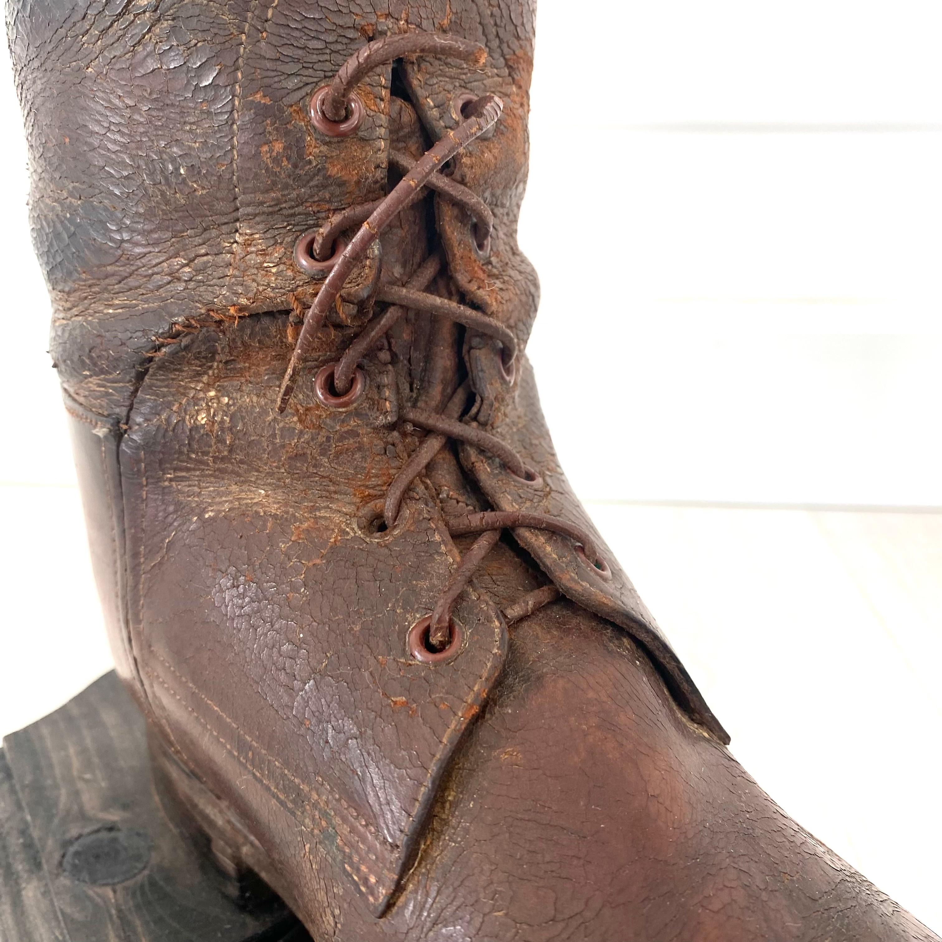 Paire de lampes anciennes en cuir pour bottes d'équitation, 1950s USA en vente 3
