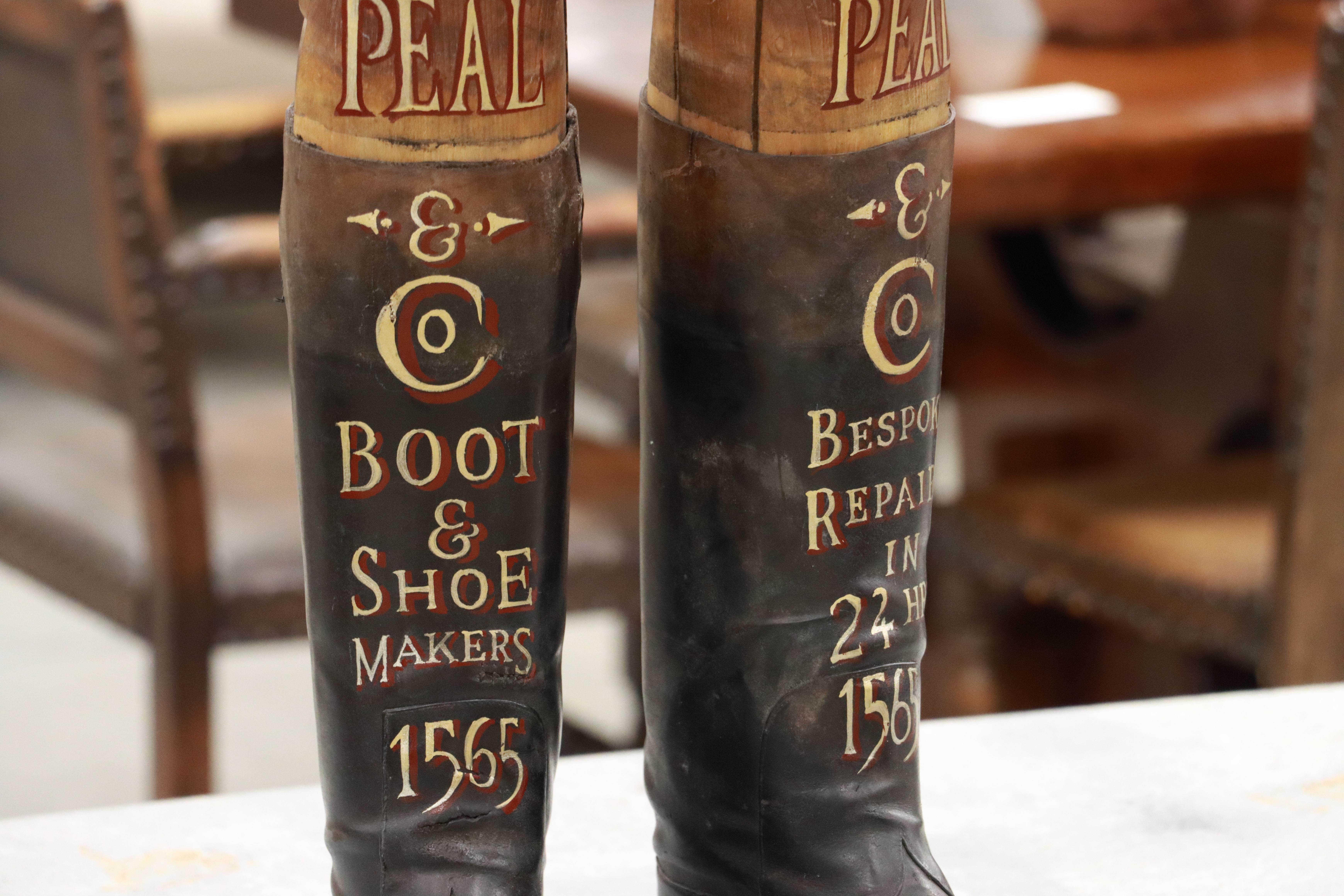 20ième siècle Paire de bottes d'équitation en cuir anciennes en vente