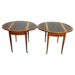 Paire de tables Pembroke anciennes à plateau en cuir