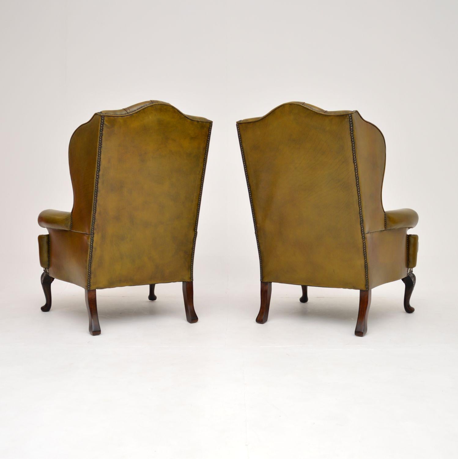 Pair of Antique Leather Wing Back Armchairs In Good Condition For Sale In London, GB