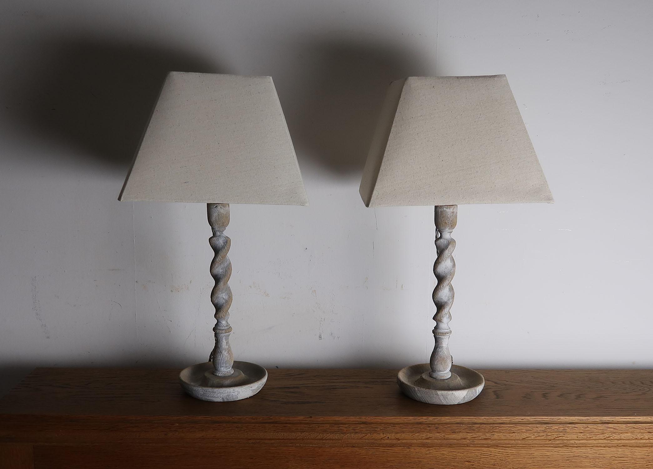 Super pair of limed oak twist table lamps.

English. Early 20th century

Converted from candlesticks.

 Wired to UK standards.

Shades included.
 