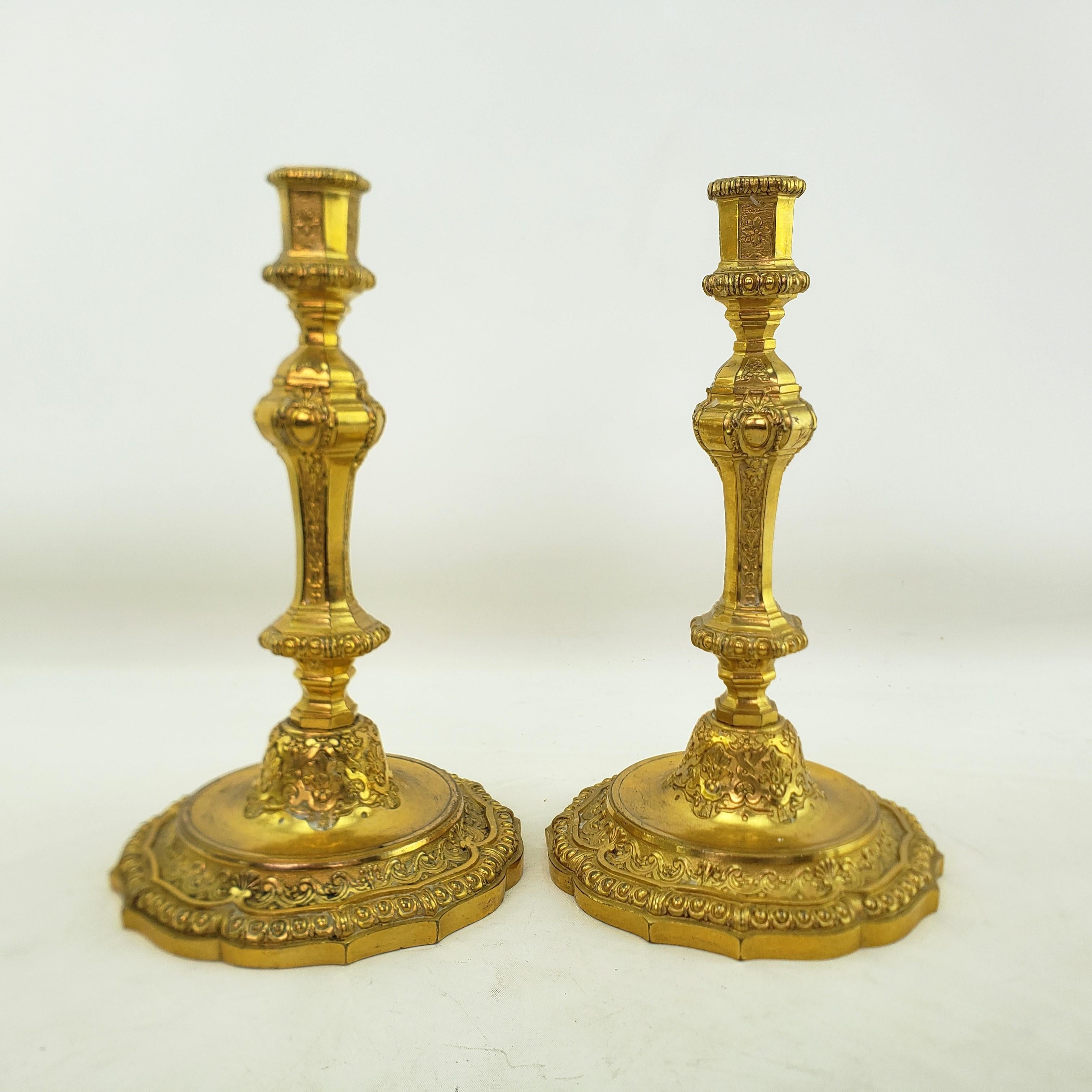Pair of Antique Louis XIV Styled Gilt Bronze Candlesticks with Stylized Flowers In Good Condition For Sale In Hamilton, Ontario
