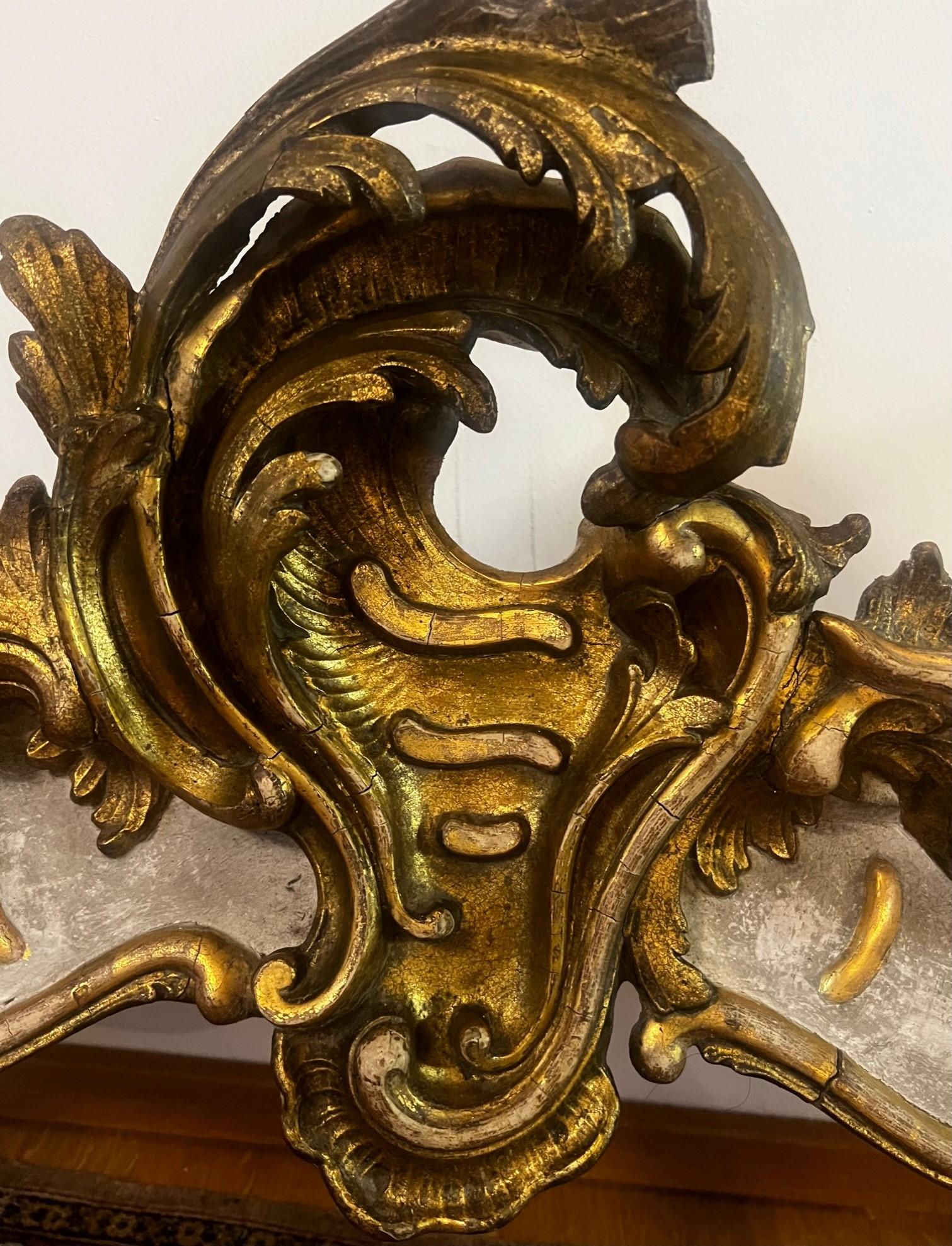 Paar antike Louis XV geschnitzte goldvergoldete Volants/ Pelmets (Französisch) im Angebot