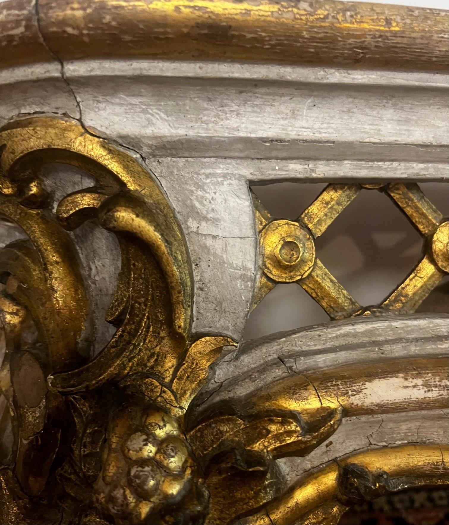 Paar antike Louis XV geschnitzte goldvergoldete Volants/ Pelmets (18. Jahrhundert) im Angebot