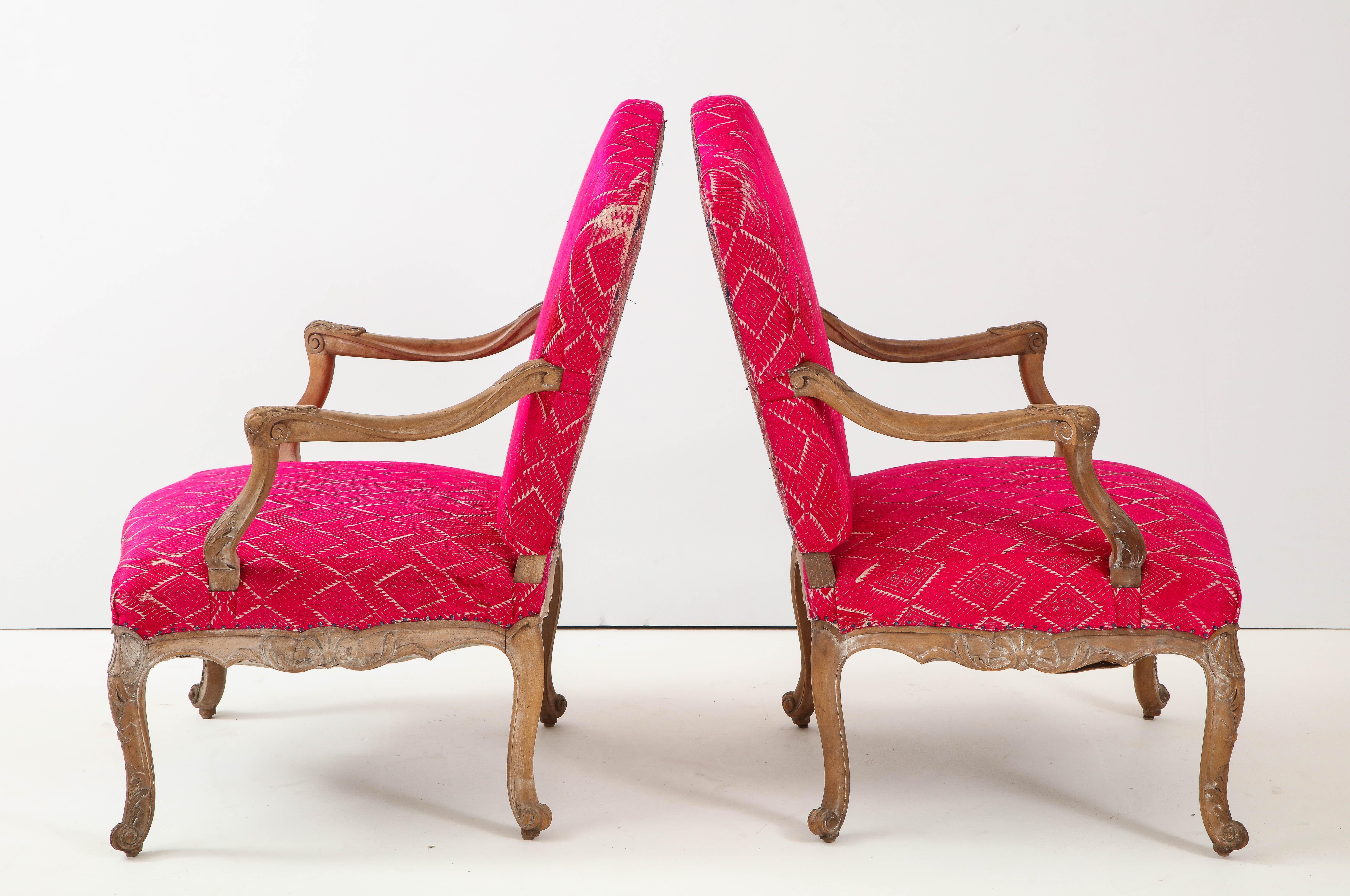 Paire de chaises anciennes Louis XV en vente 1