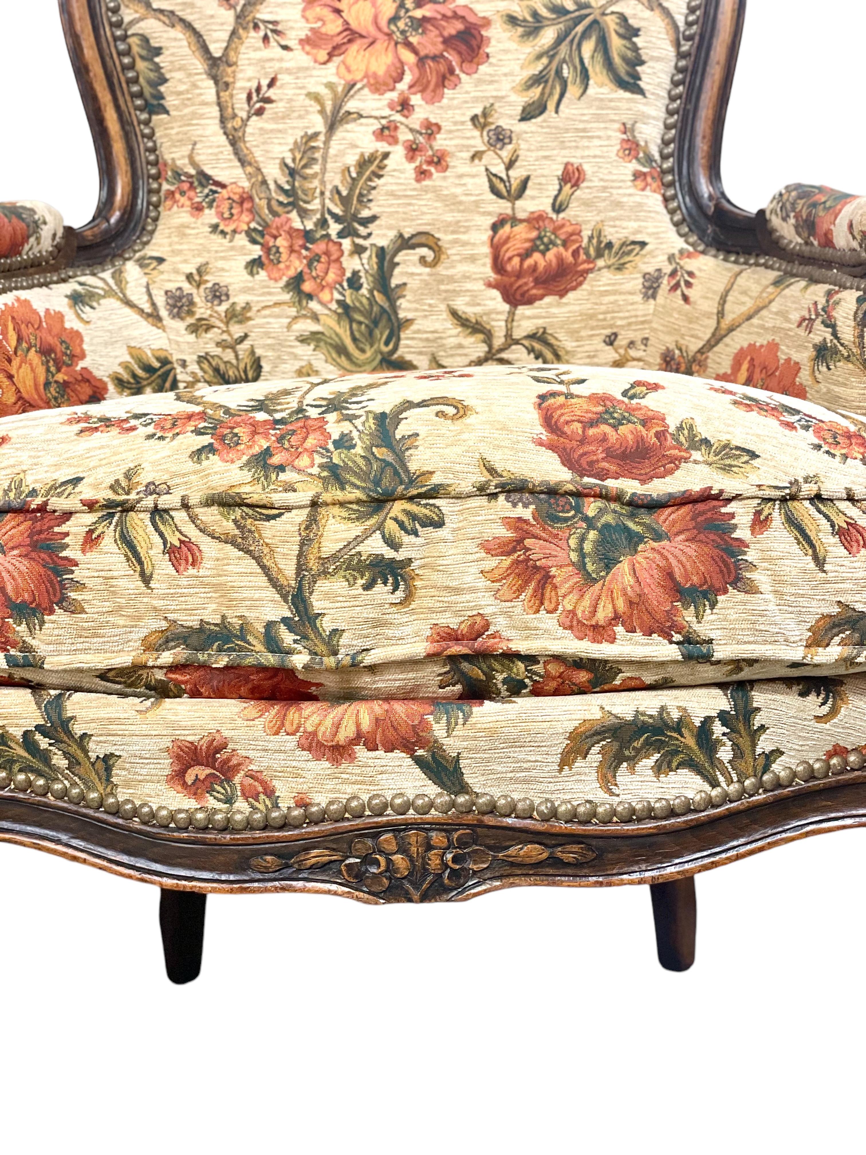 Louis XV Stil Paar Stühle aus Nussbaumholz Bergeres im Angebot 5