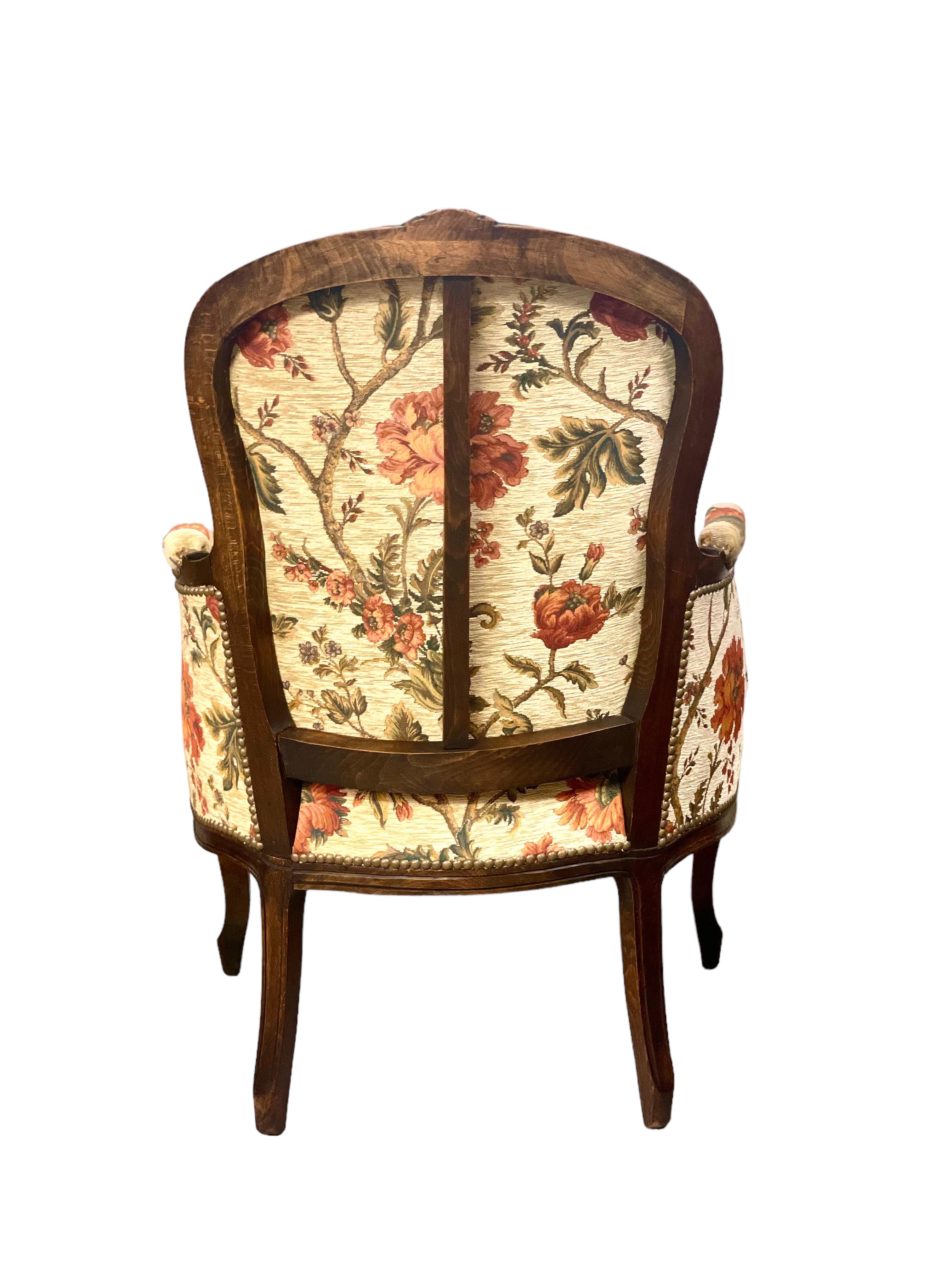 Louis XV Stil Paar Stühle aus Nussbaumholz Bergeres (Französisch) im Angebot