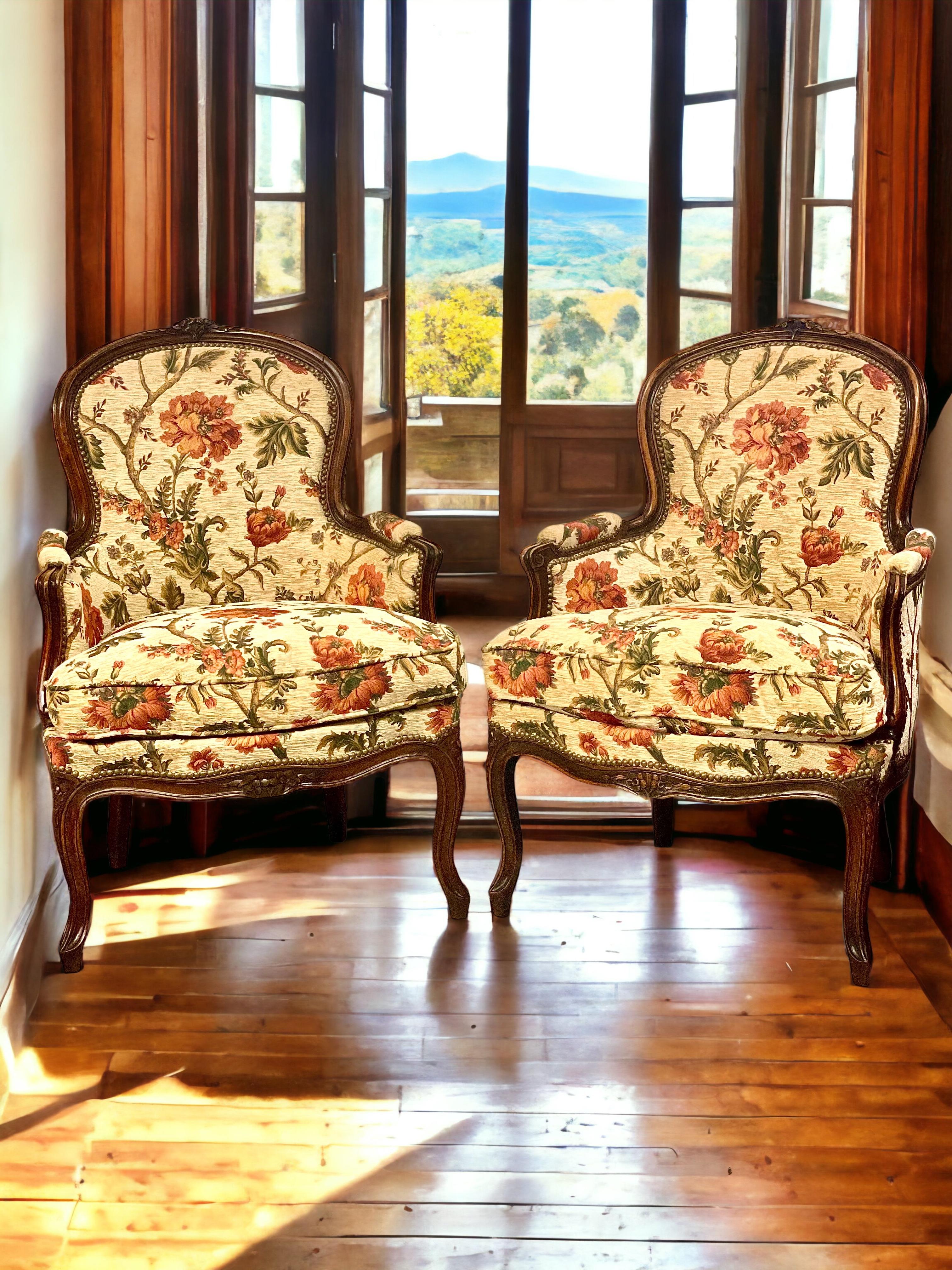 Louis XV Stil Paar Stühle aus Nussbaumholz Bergeres im Zustand „Gut“ im Angebot in LA CIOTAT, FR