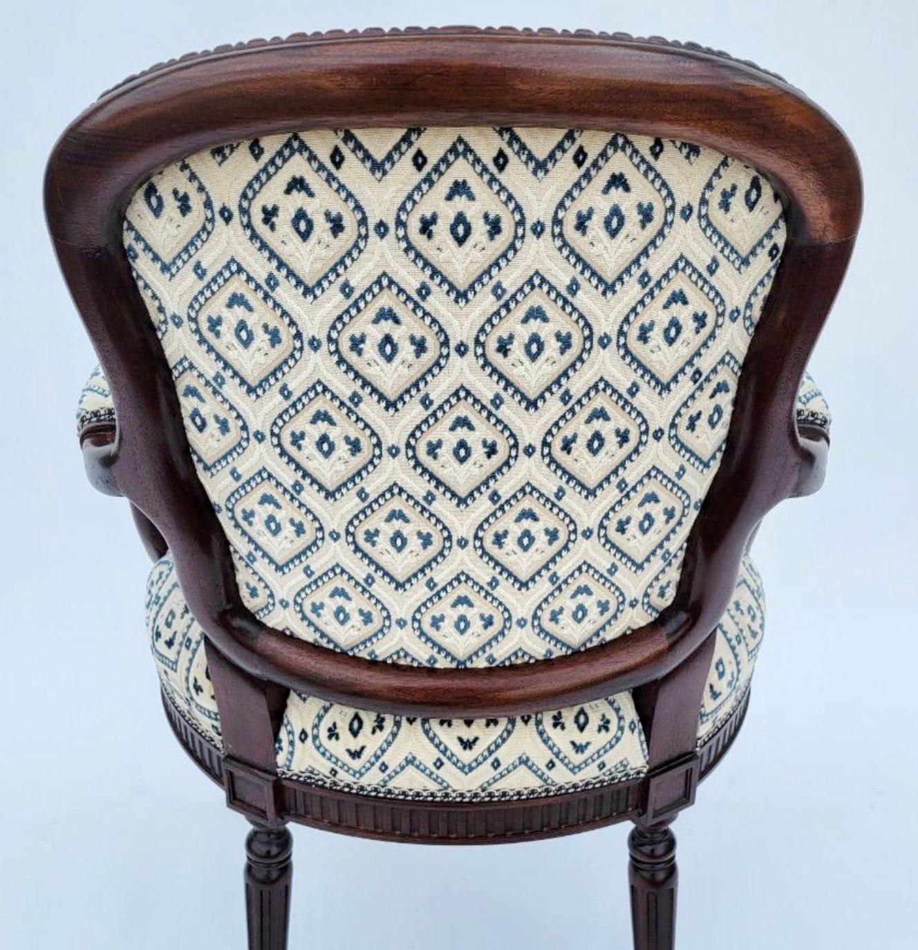 Pair of Antique Louis XV Style Carved Fauteuil Arm Chairs In Good Condition For Sale In LOS ANGELES, CA