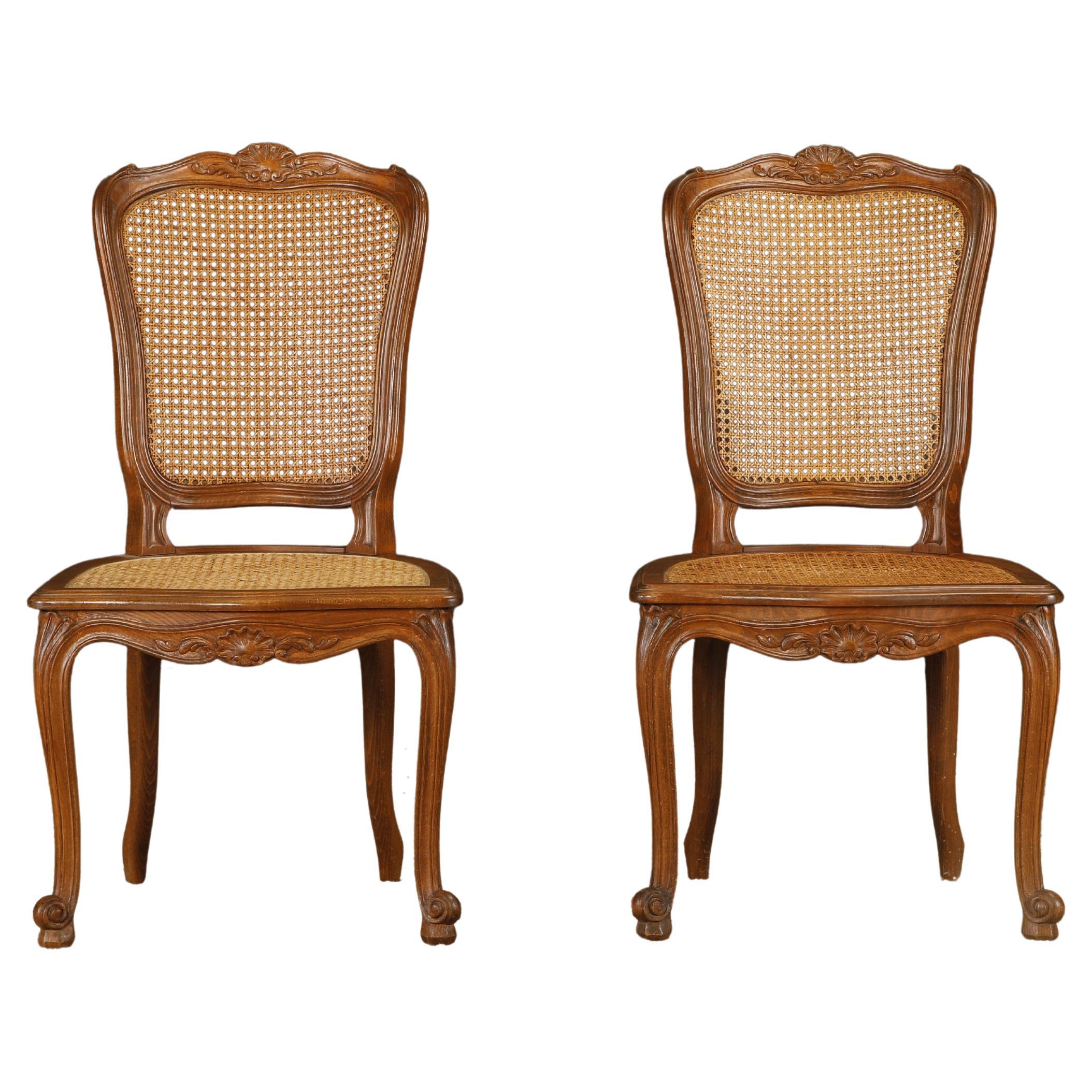 Paar antike Beistellstühle aus Nussbaumholz im Stil Louis XV, Frankreich, 19.