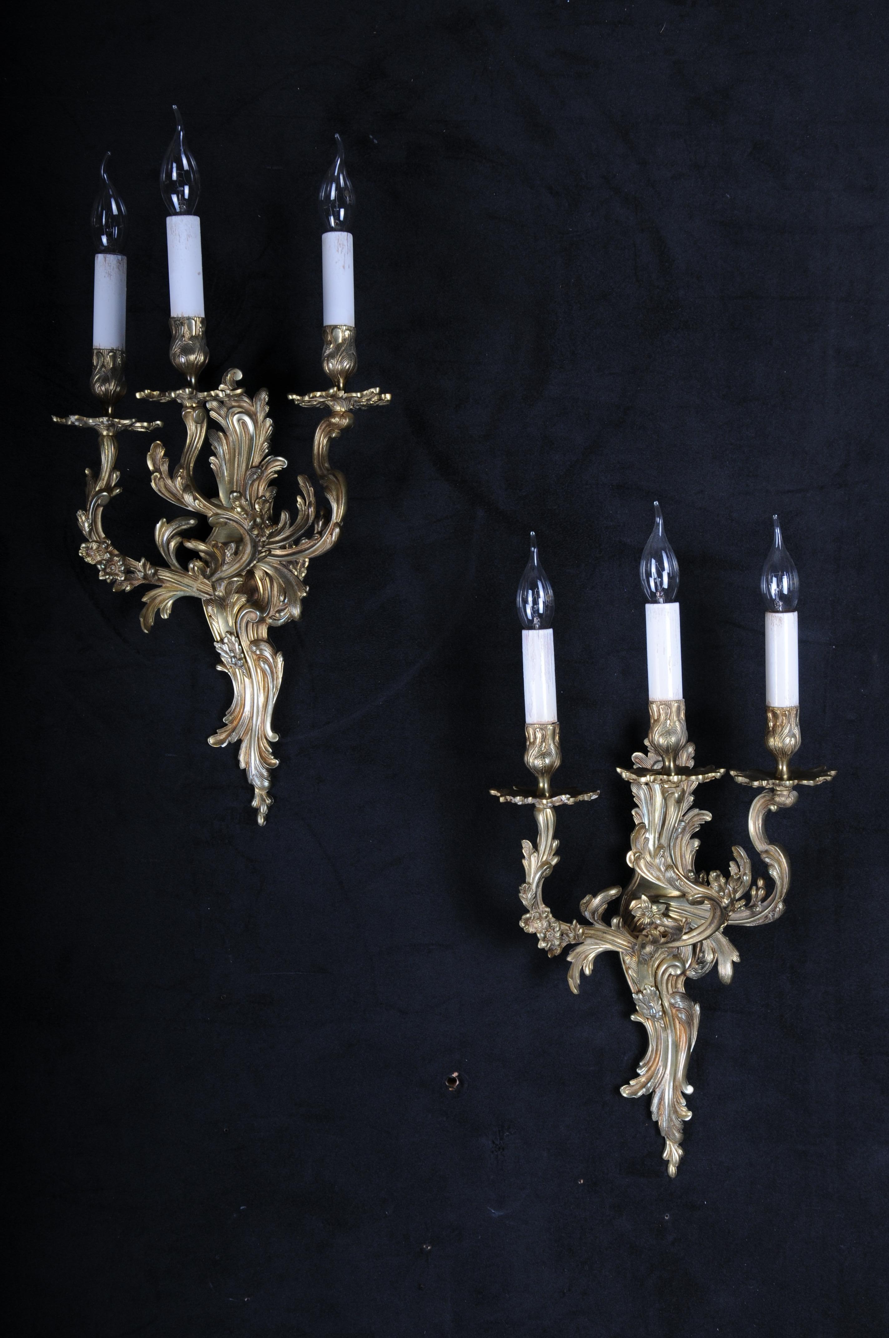 French Pair of antique Louis XV wall lamps/sconces, bronze