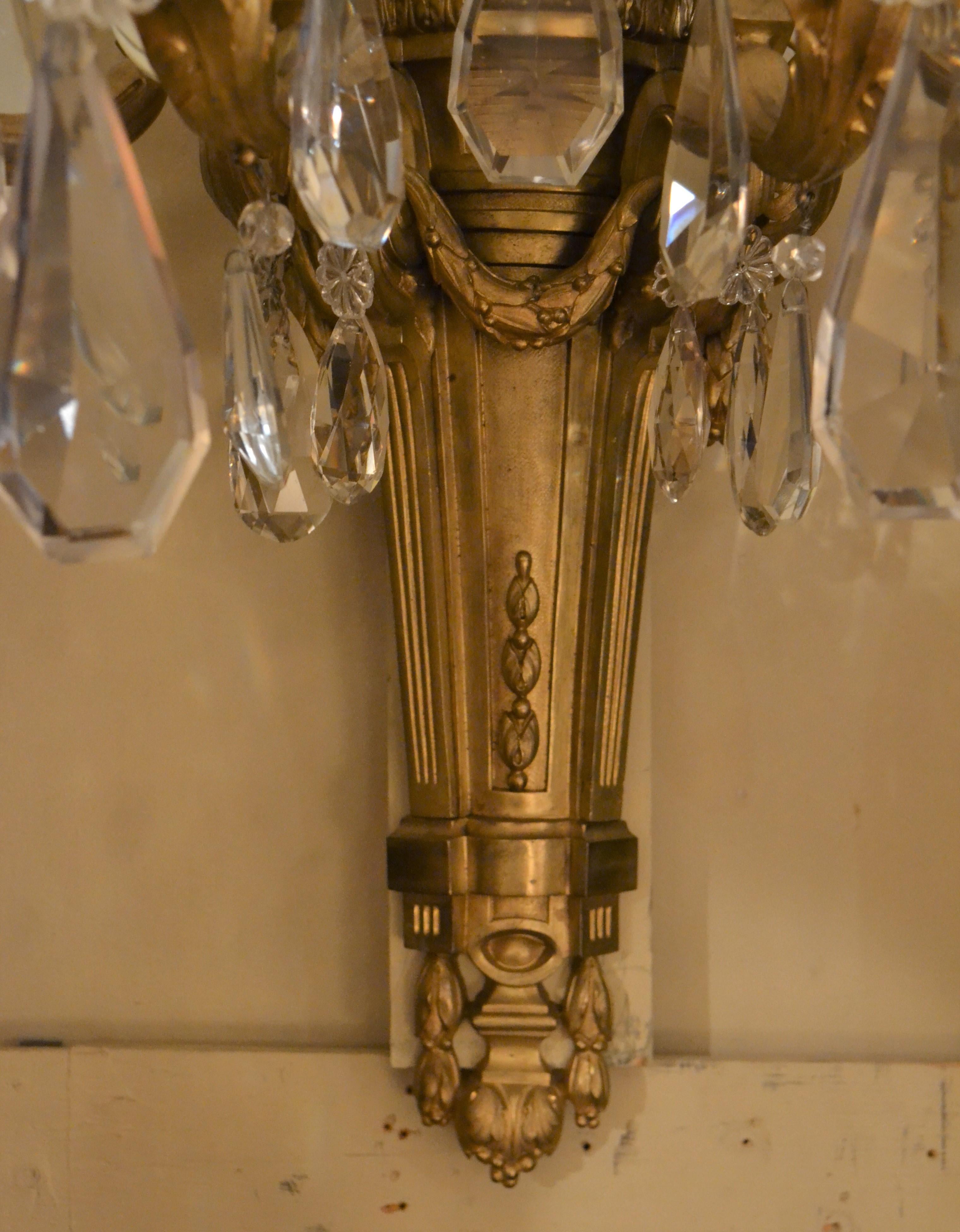 Bronze Paire d'appliques anciennes Louis XVI en cristal de Baccarat et bronze doré en vente